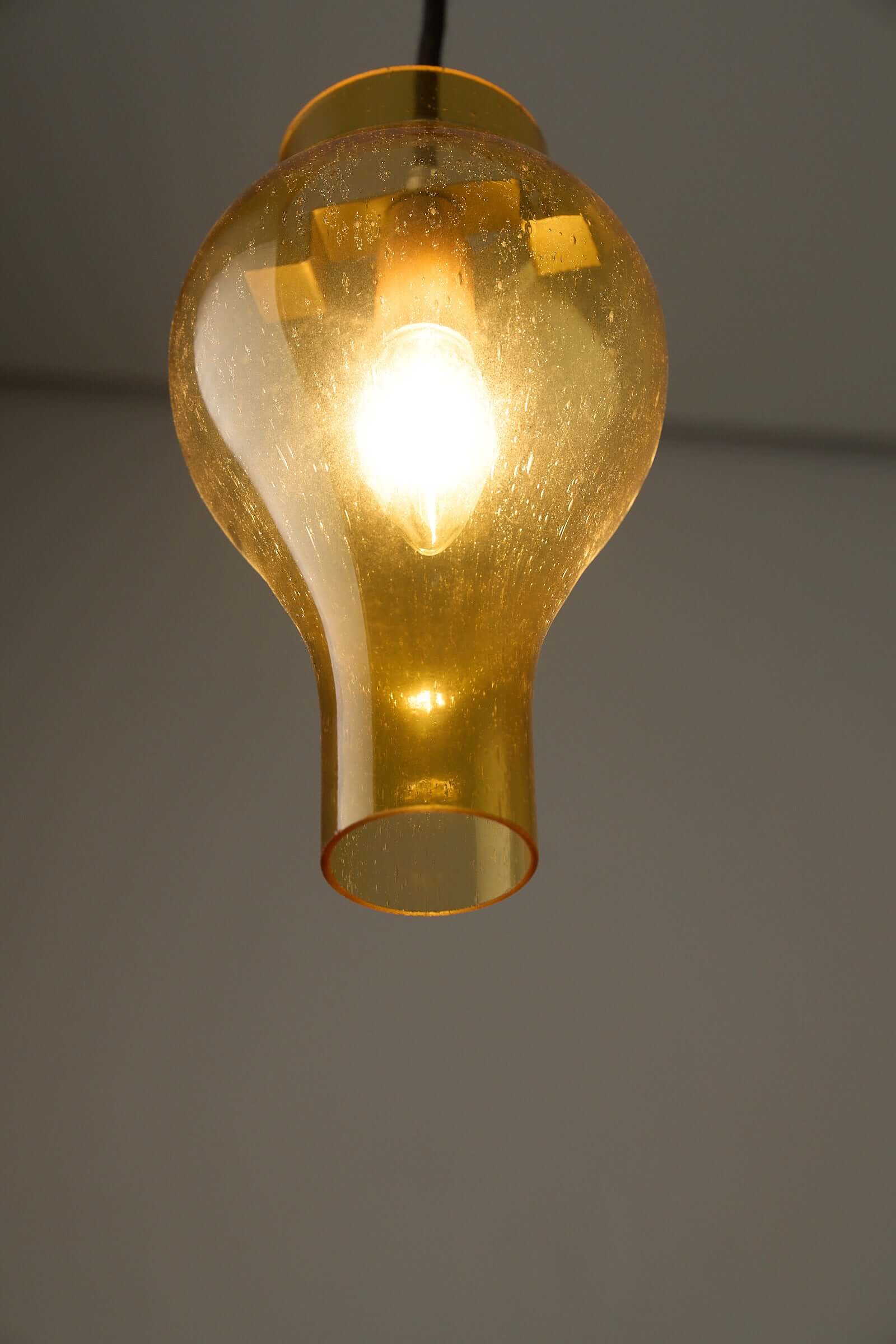Yellow_Bubble_Glass_Pendant,_1950,_Europe