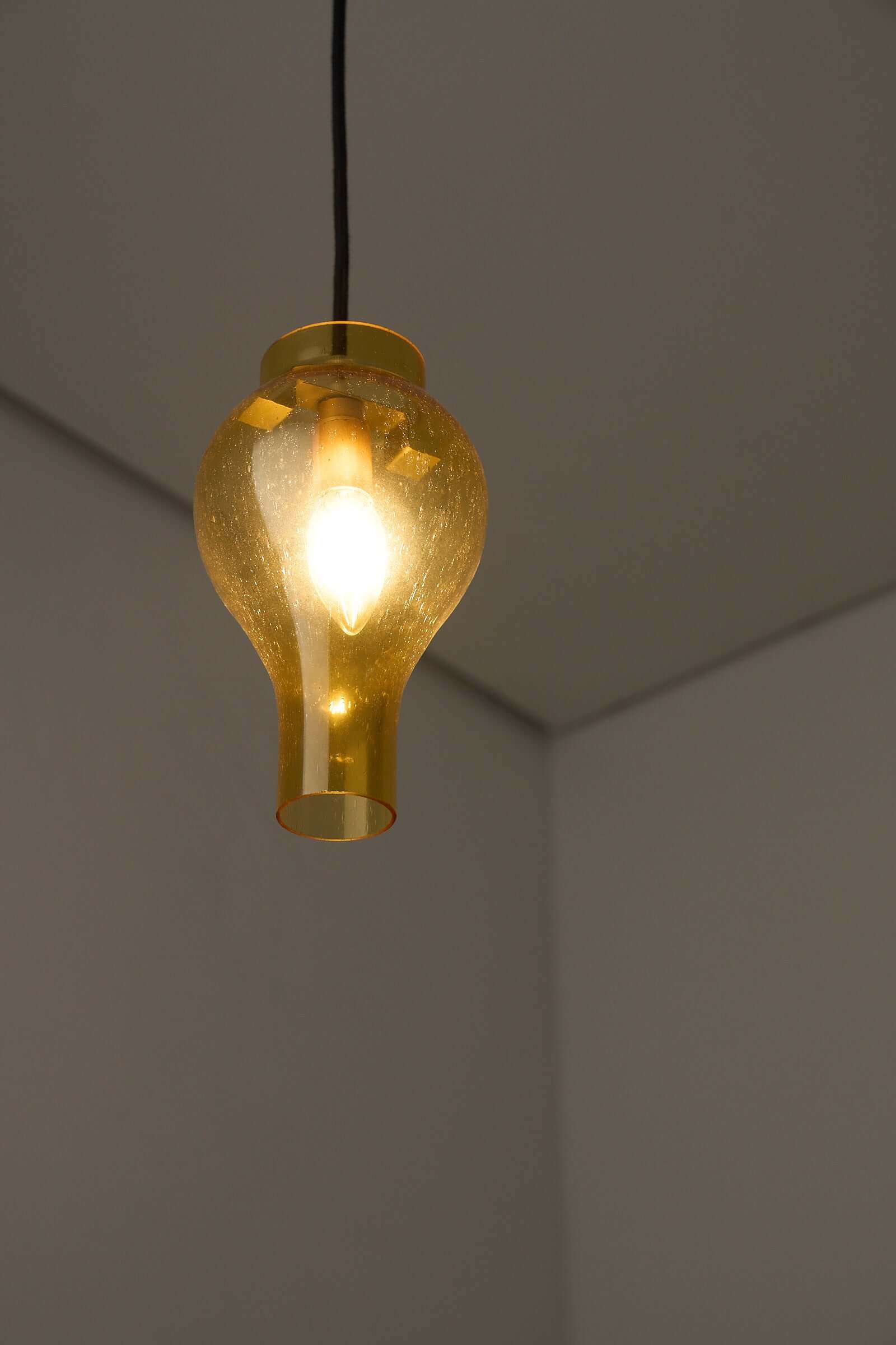 Yellow_Bubble_Glass_Pendant,_1950,_Europe