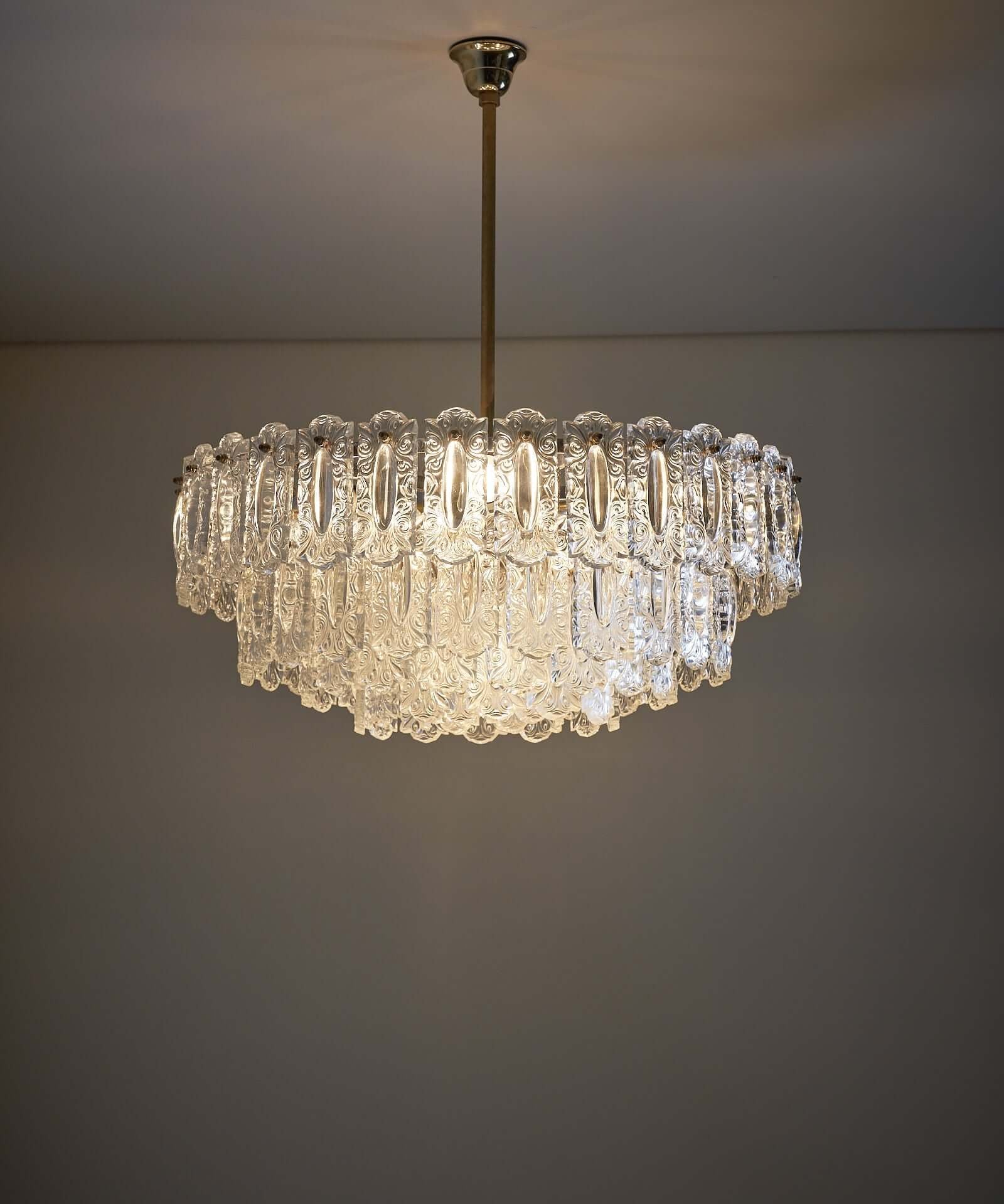 Large_MCM_Chandelier,_Crystal_Glass,_1960s,_Europe