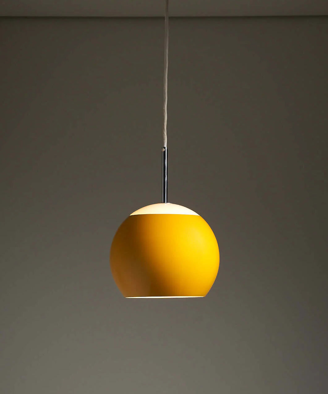 Yellow_Sphere_Pendant_Lamp,_Glass,_1970s,_Italy