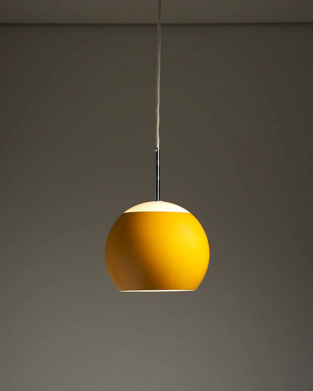Yellow_Sphere_Pendant_Lamp,_Glass,_1970s,_Italy
