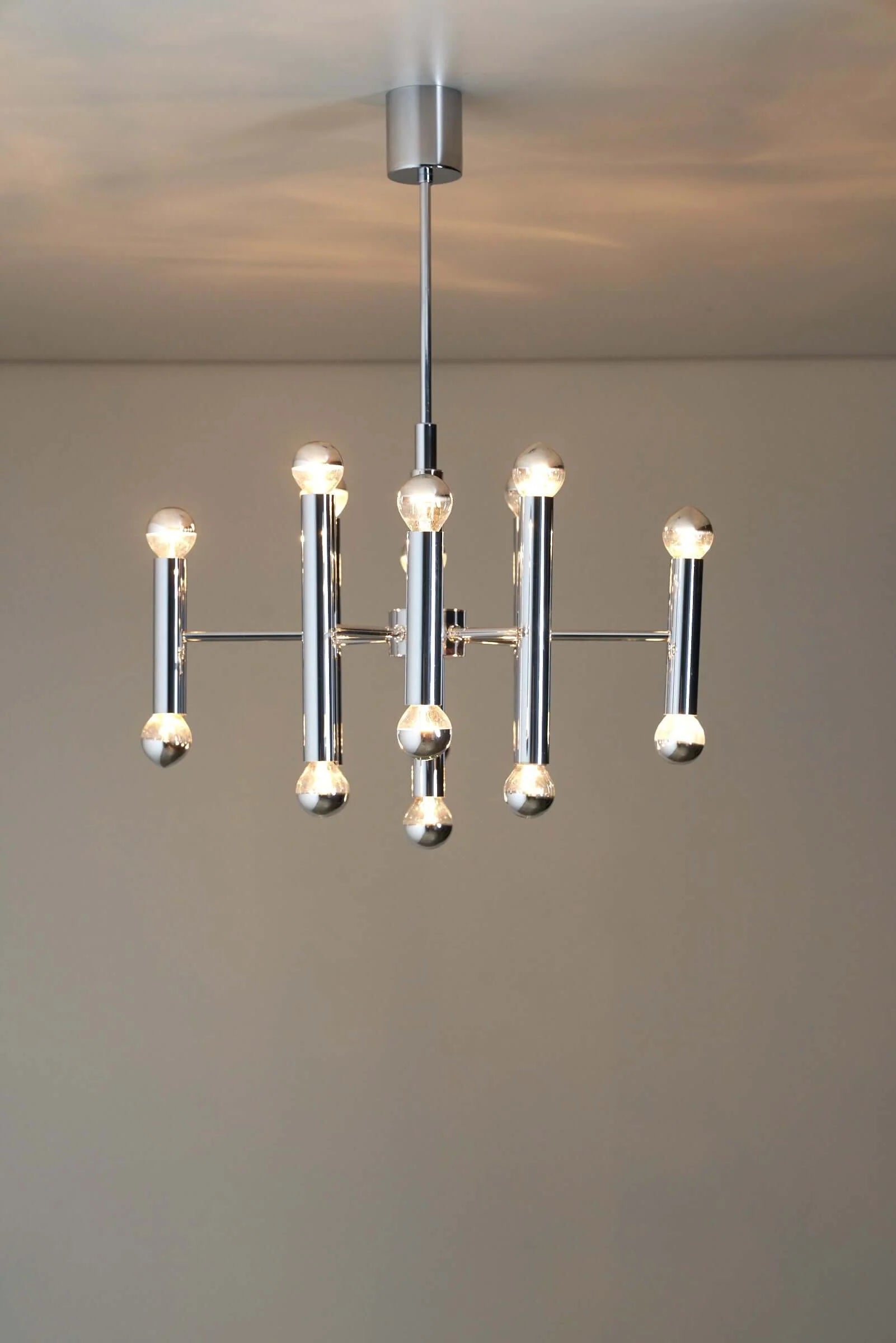 Cylindrical_Sputnik_Chandelier,_Chrome,_1970s,_Space_Age,_Belgium