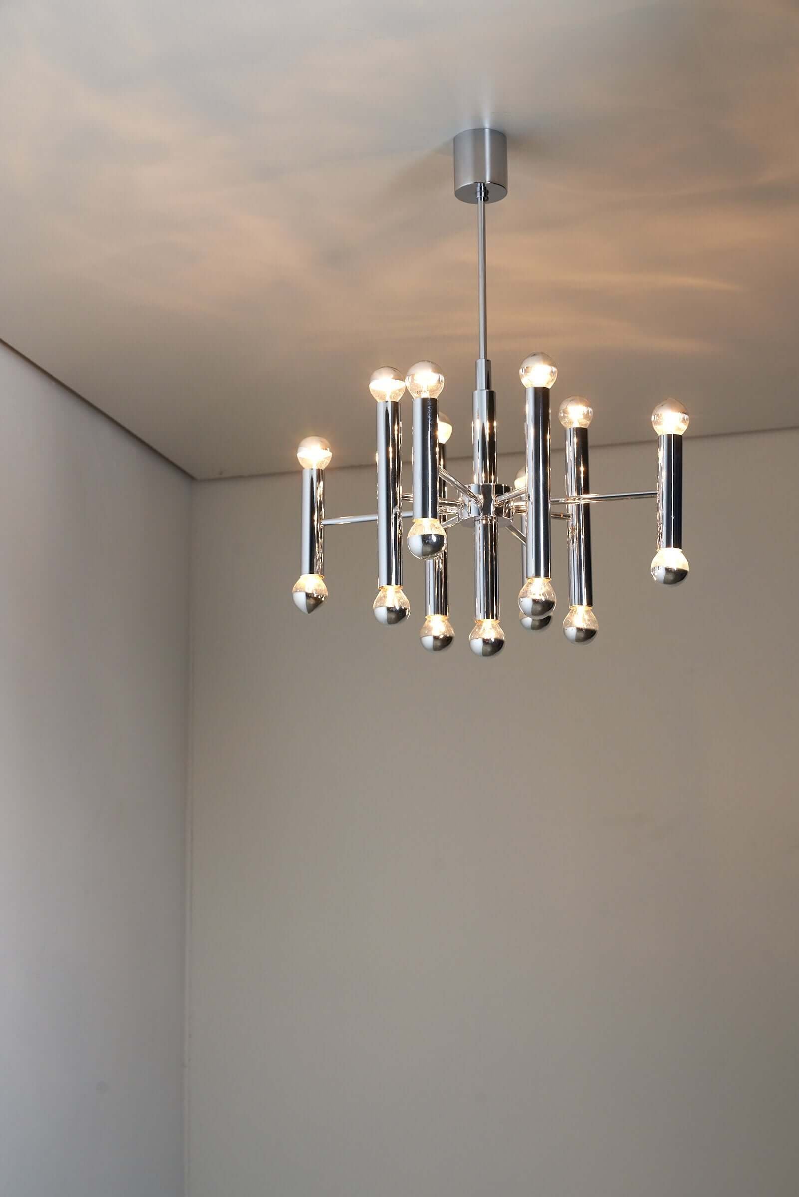 Cylindrical_Sputnik_Chandelier,_Chrome,_1970s,_Space_Age,_Belgium