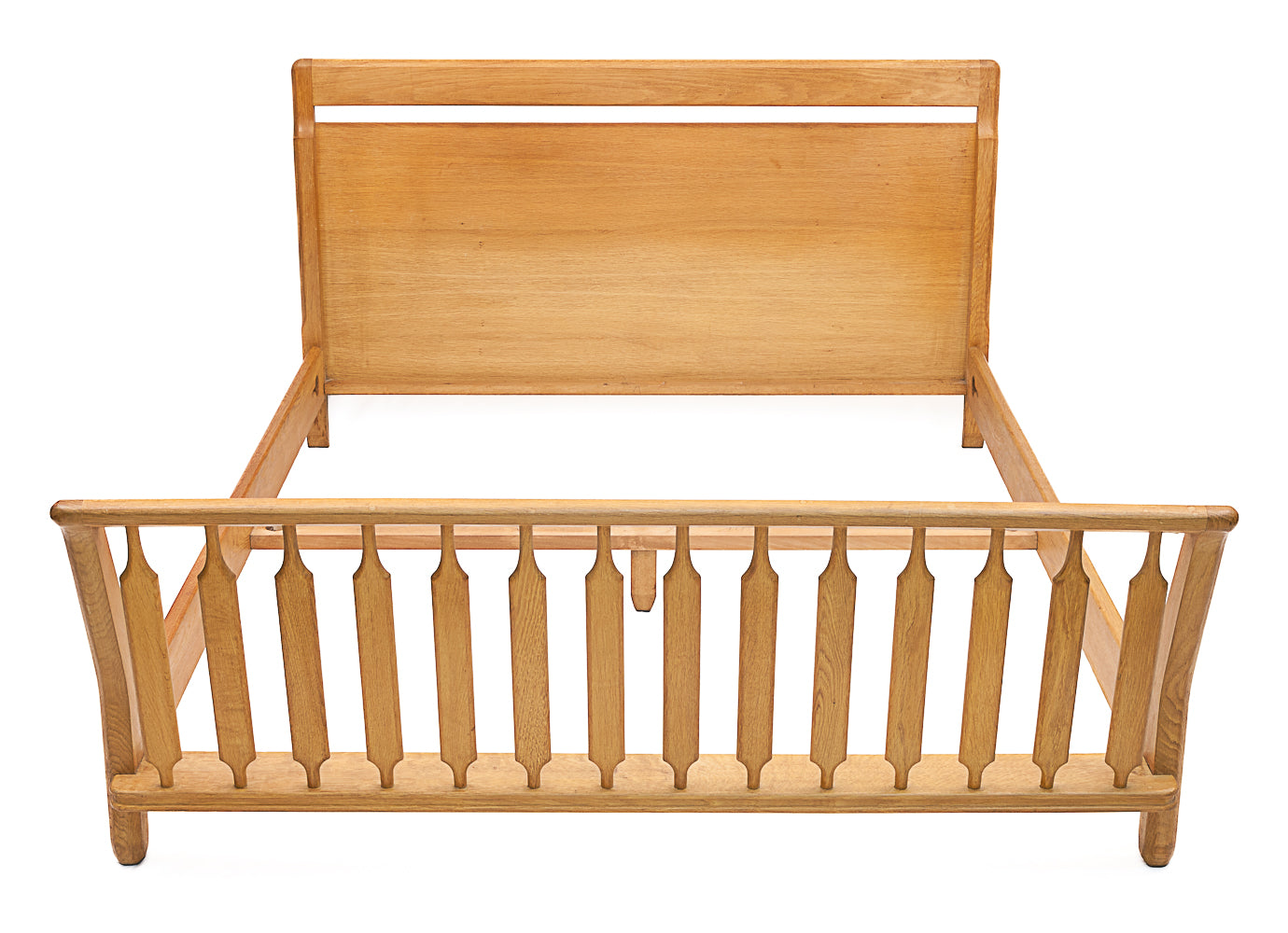 Double_oak_bed_by_Guillerme_et_Chambron.