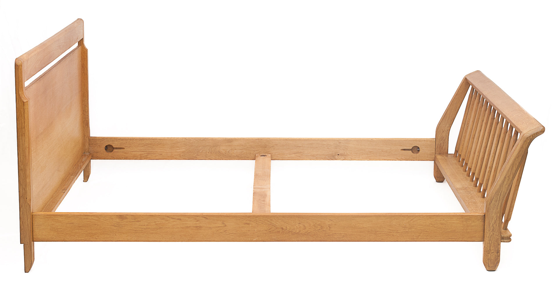 Double_oak_bed_by_Guillerme_et_Chambron.