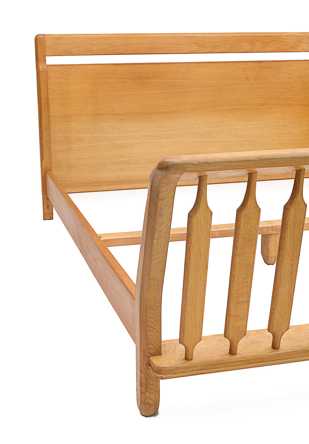 Double_oak_bed_by_Guillerme_et_Chambron.