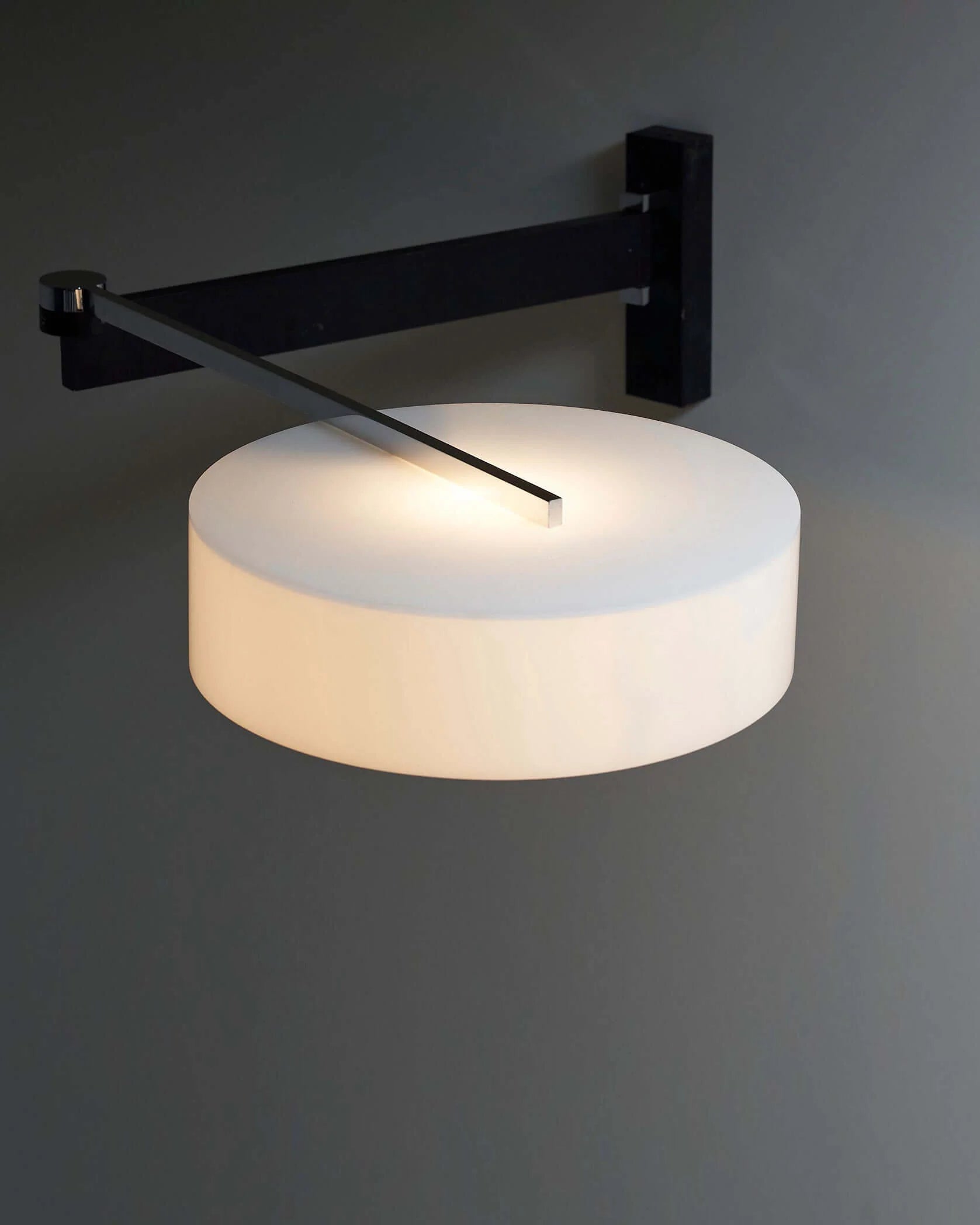 Stylish_Swivel_Arm_Wall_Lamp_Cosack