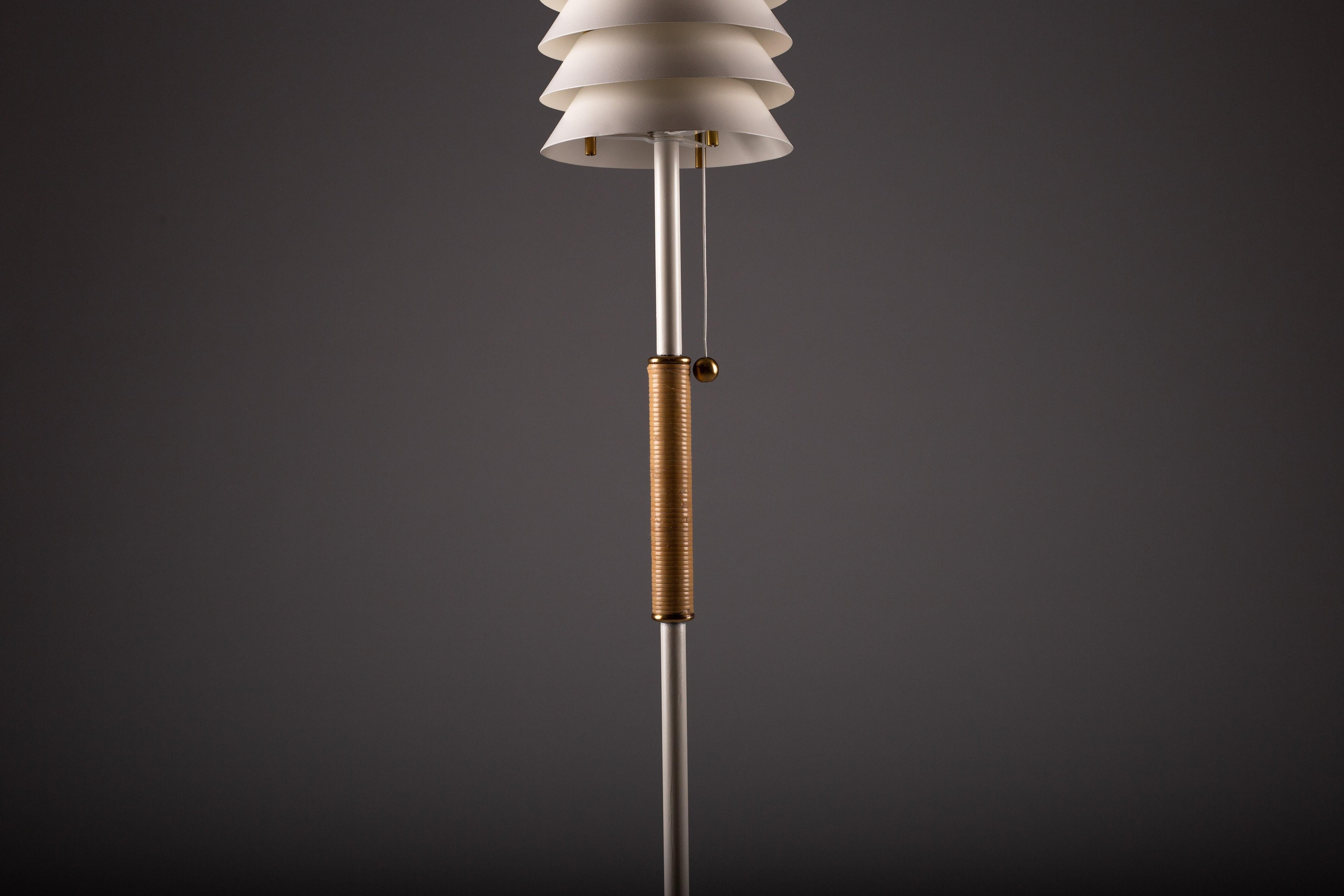 Ilmari_Tapiovaara,_1950's_Maija_the_Bee_floor_lamp,_Hienoteräs