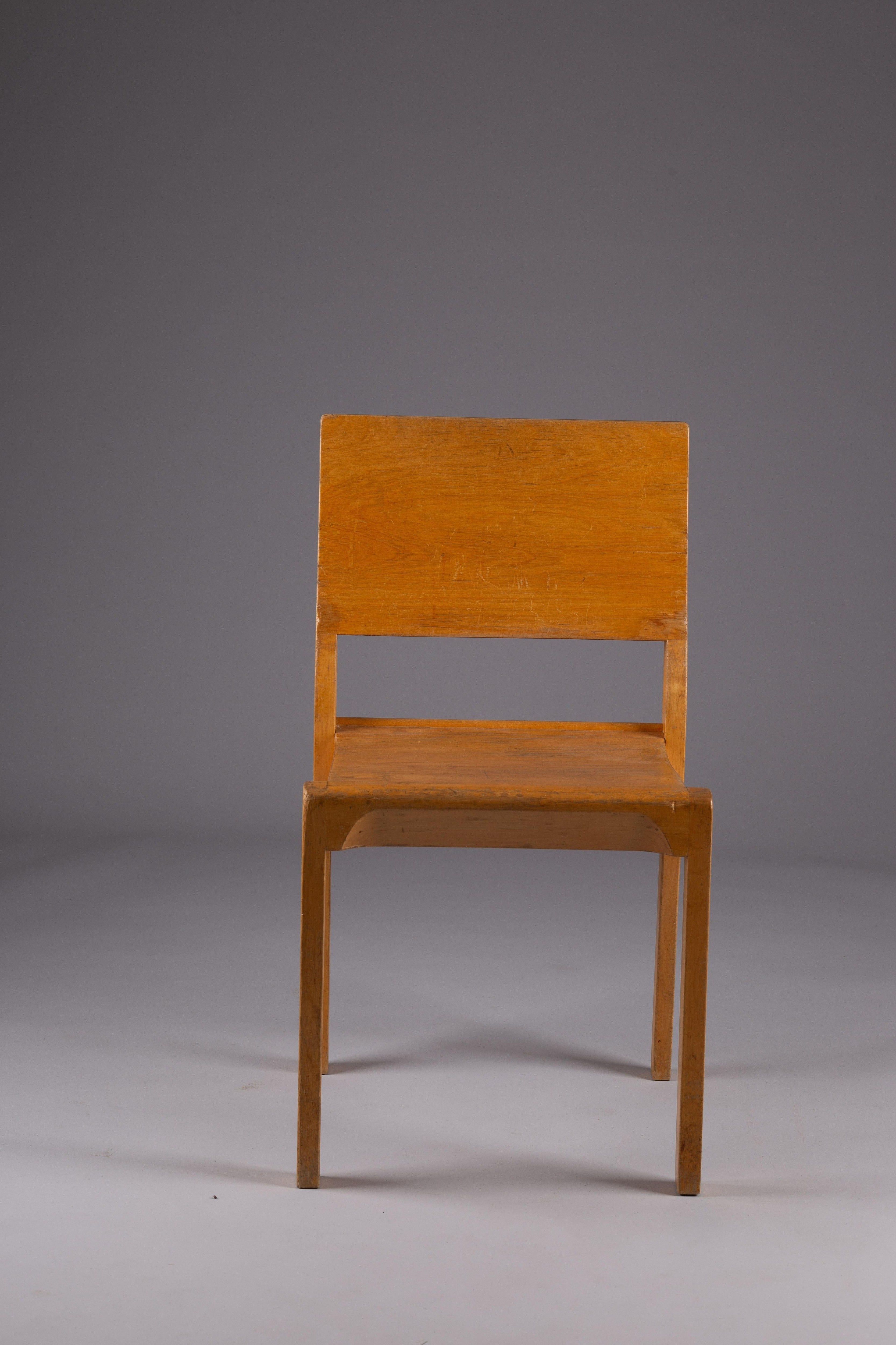 Alvar_Aalto,_1940's_model_611_chair