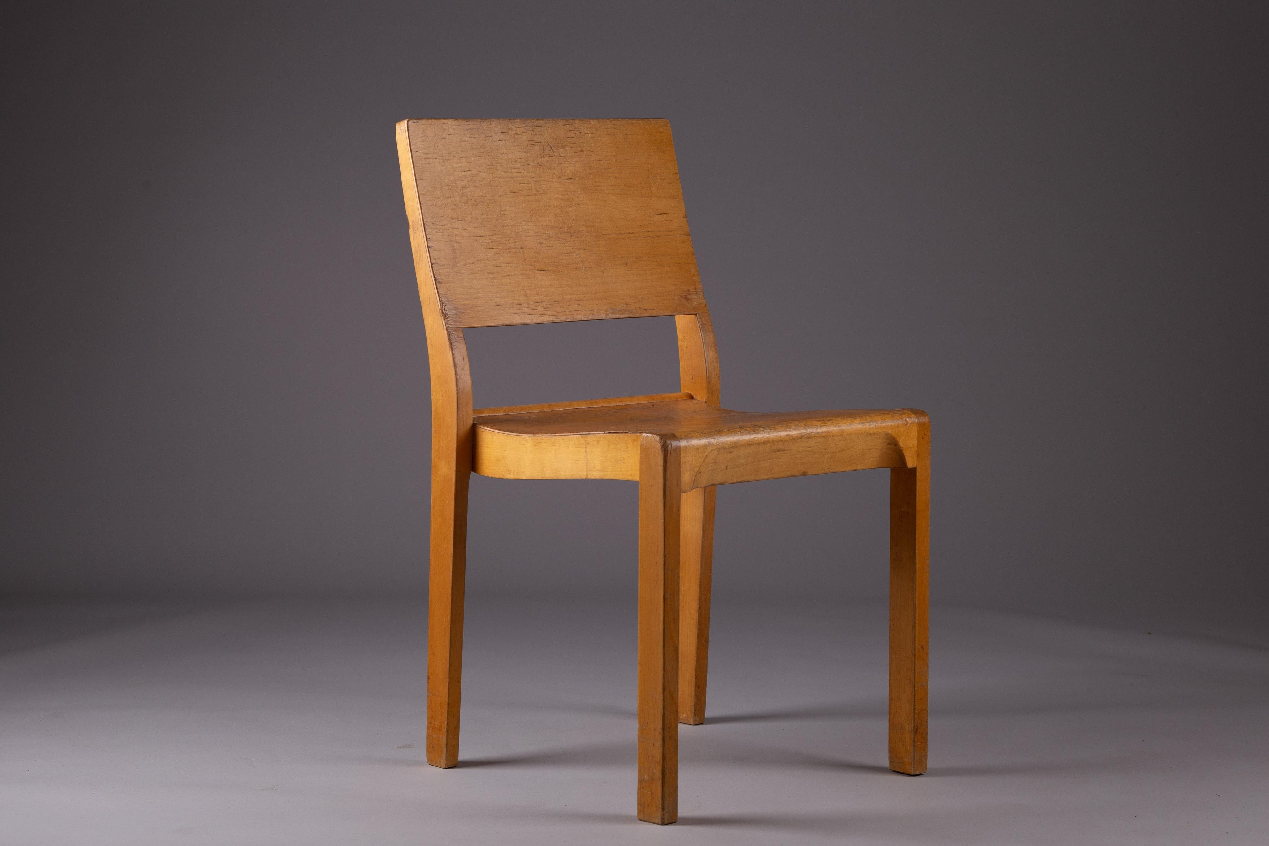 Alvar_Aalto,_1940's_model_611_chair
