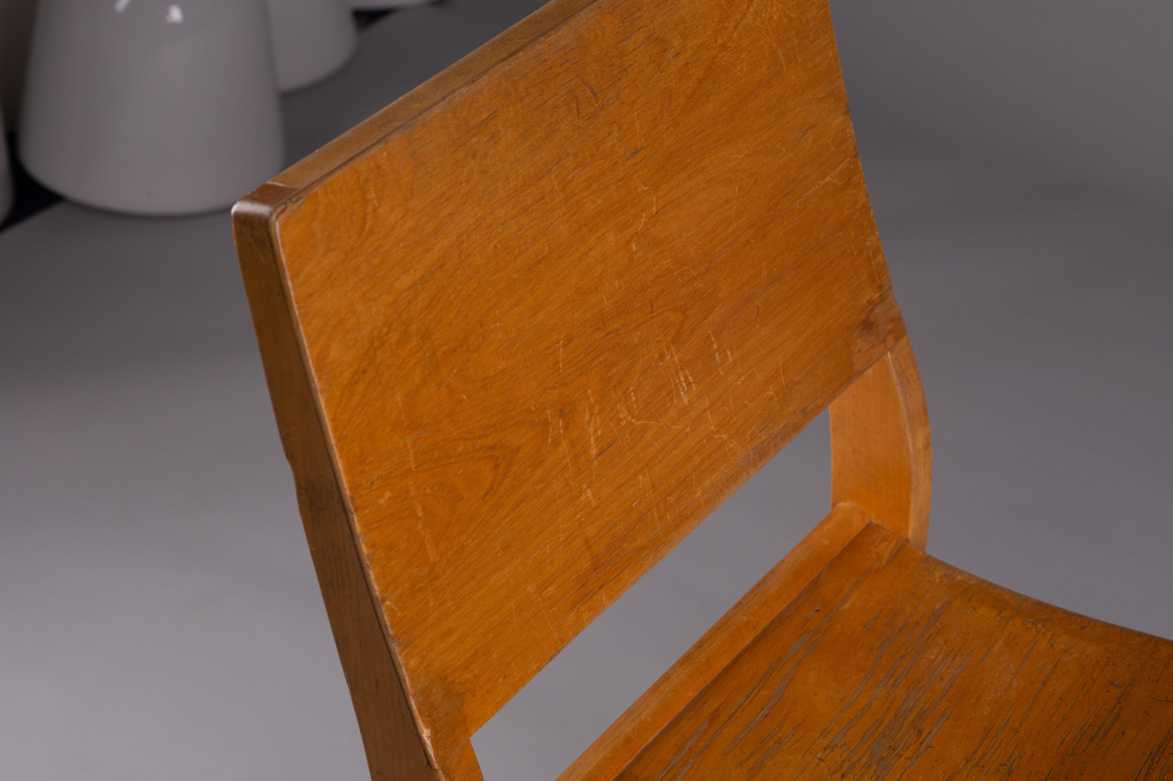 Alvar_Aalto,_1940's_model_611_chair