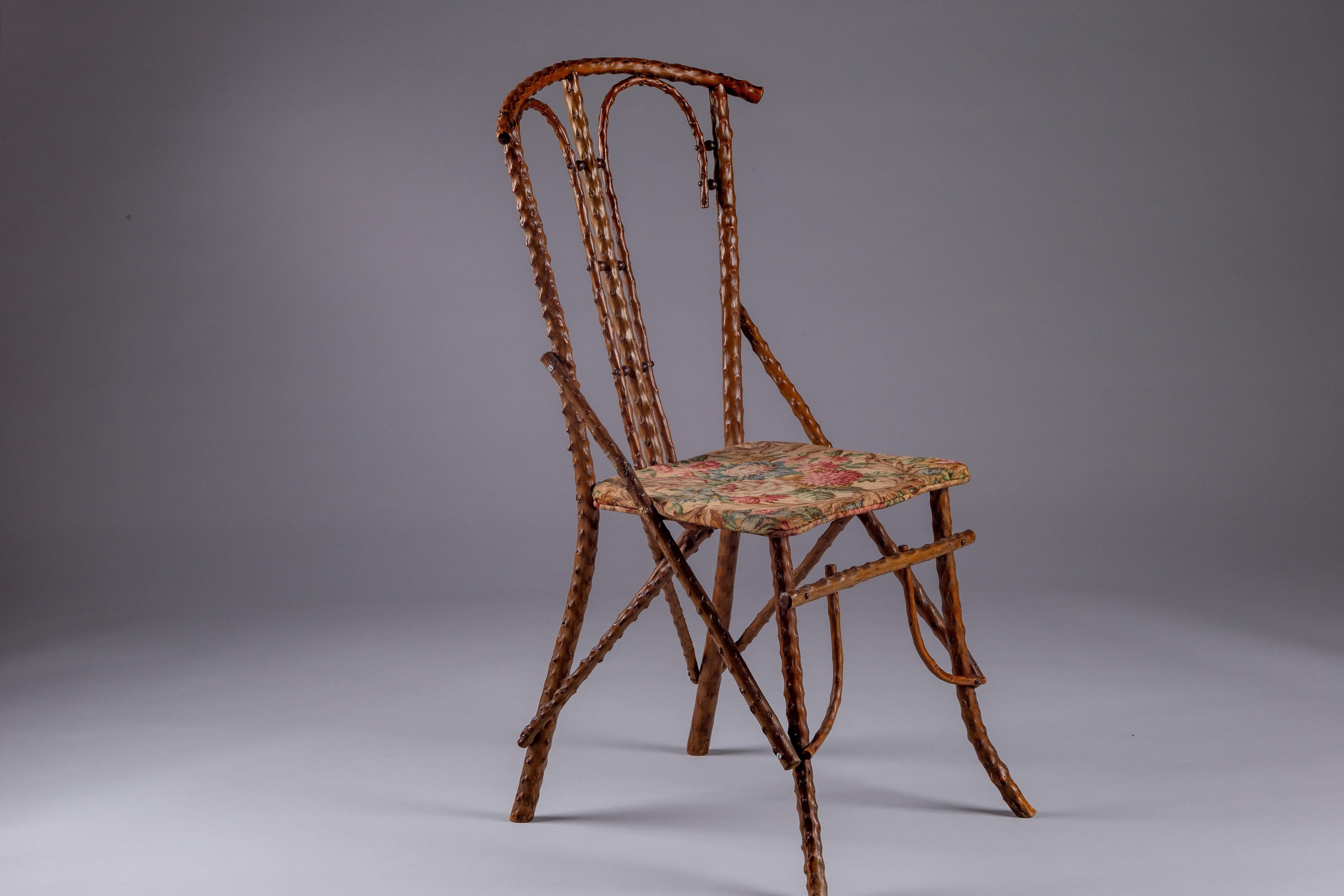 Early_20th_century_accent_chair