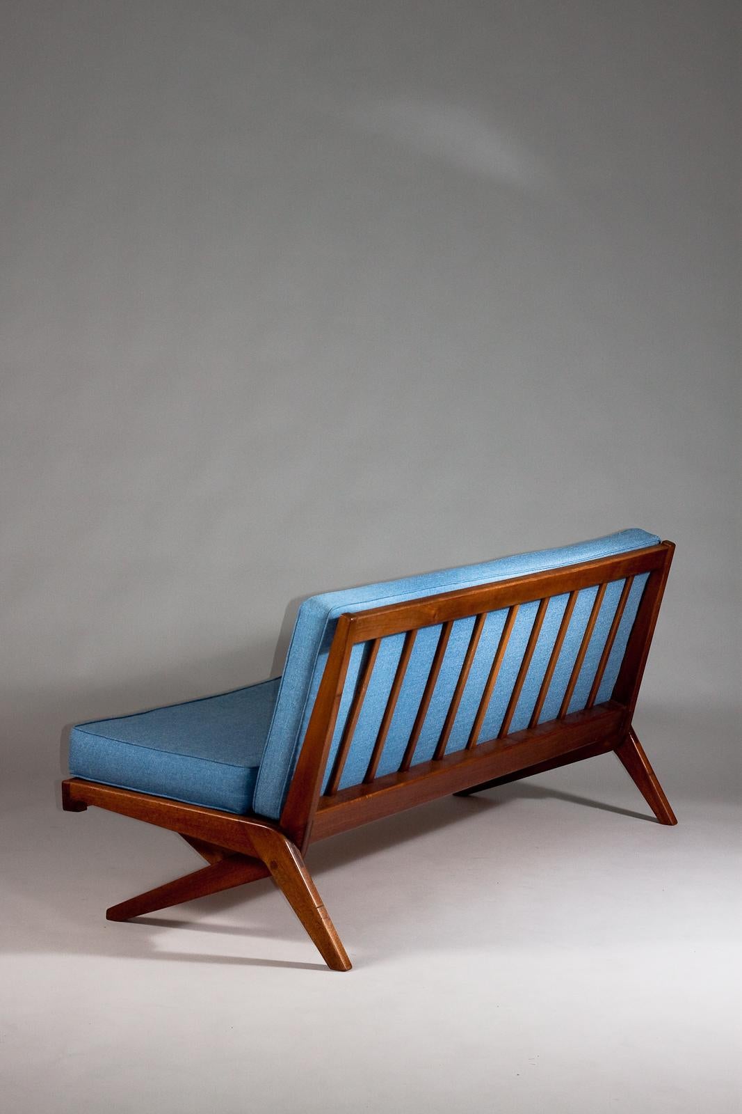 Mid-century_modern_Boomerang_sofa_by_Olavi_Hänninen