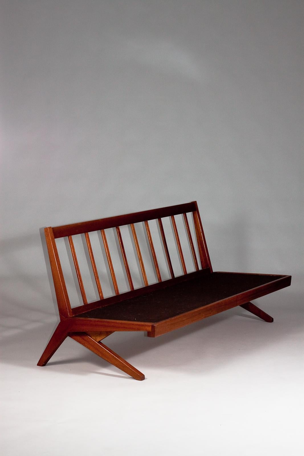 Mid-century_modern_Boomerang_sofa_by_Olavi_Hänninen