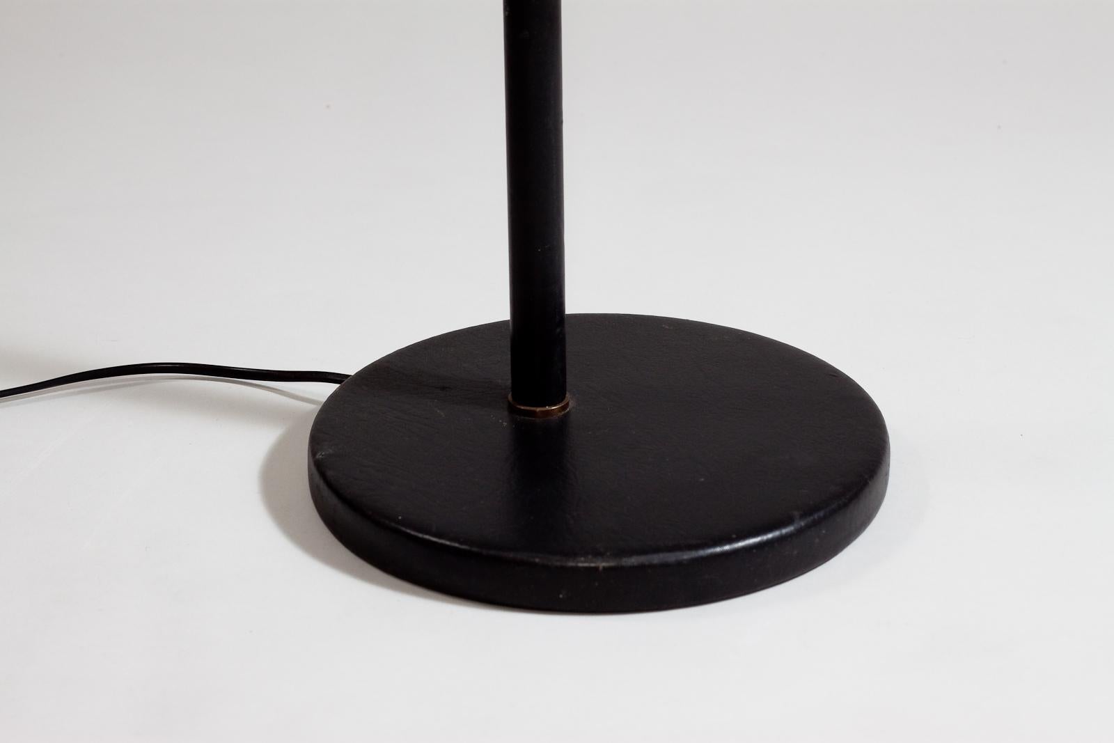 Alvar_Aalto,_1950's_floor_lamp_A808,_Valaistustyö,_Finland