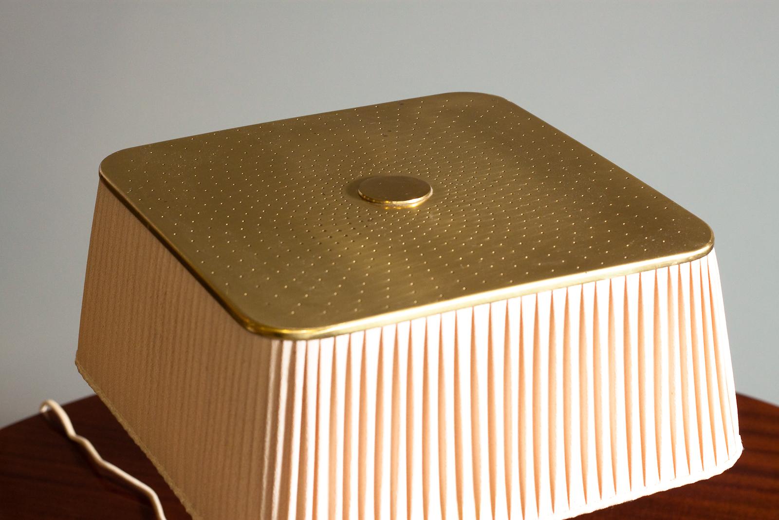 Paavo_Tynell,_1940's_brass_desk_lamp,_model_5066_for_TAITO_Oy,_Finland