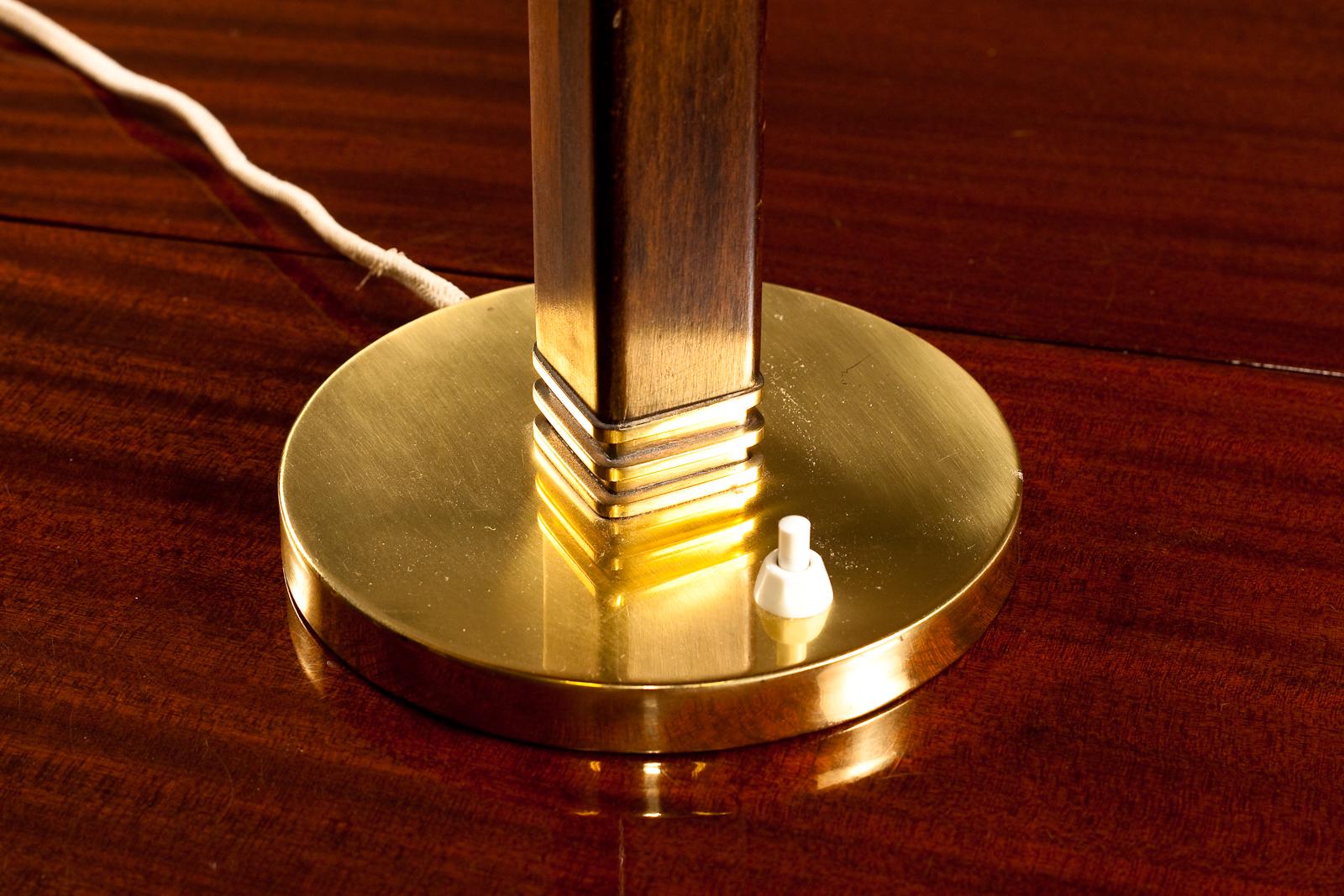 Paavo_Tynell,_1940's_brass_desk_lamp,_model_5066_for_TAITO_Oy,_Finland