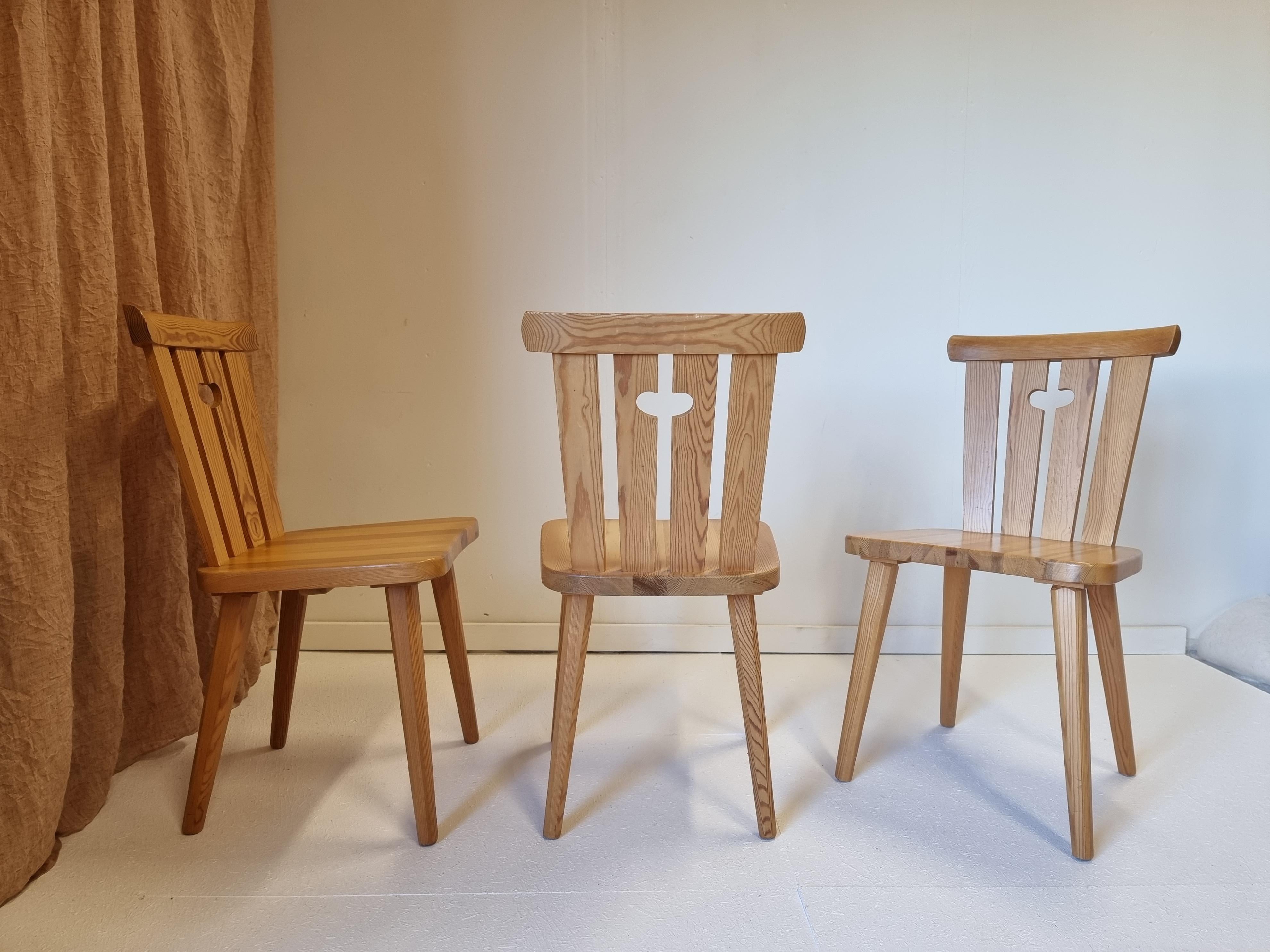 Set_of_8_Göran_Malmvall__Pine_Chairs,_Sportstugemöbler_in_Scandinavian_Modern_Style