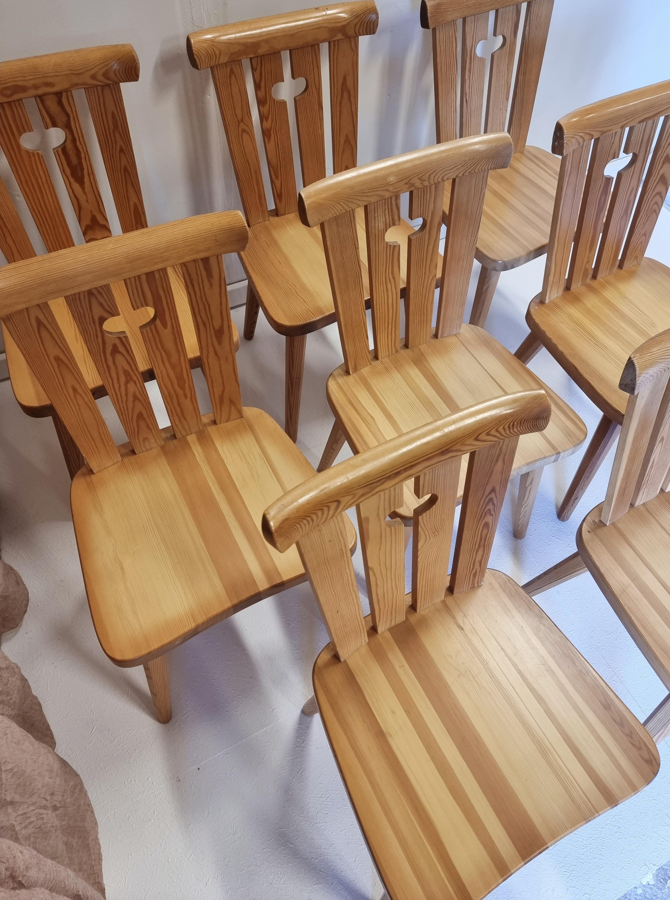 Set_of_8_Göran_Malmvall__Pine_Chairs,_Sportstugemöbler_in_Scandinavian_Modern_Style