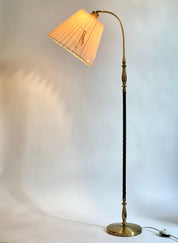 Floor_Lamp_Model_5737_by_Einar_Bäckström,_Mid-20th_Century,_Sweden