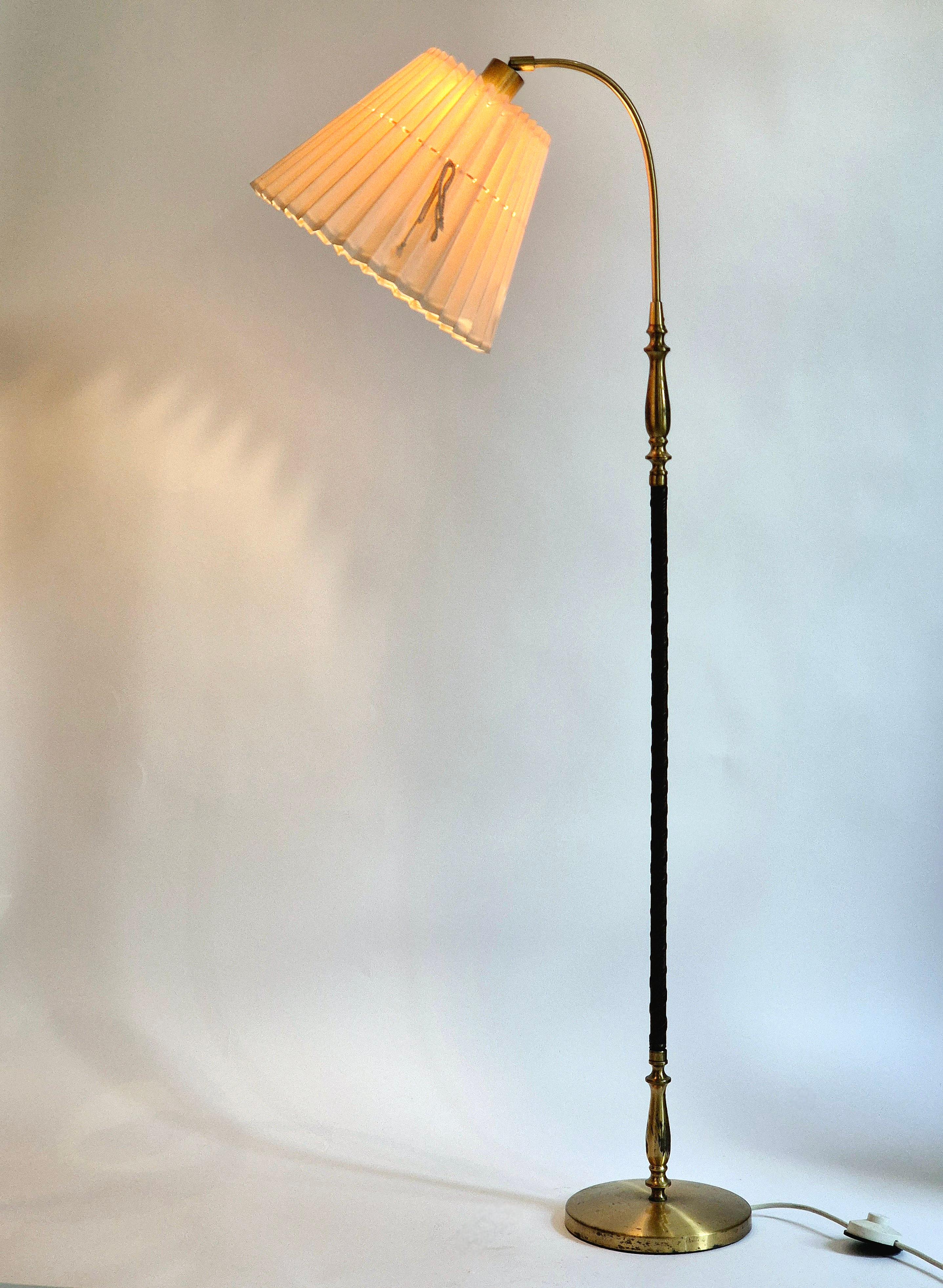 Floor_Lamp_Model_5737_by_Einar_Bäckström,_Mid-20th_Century,_Sweden