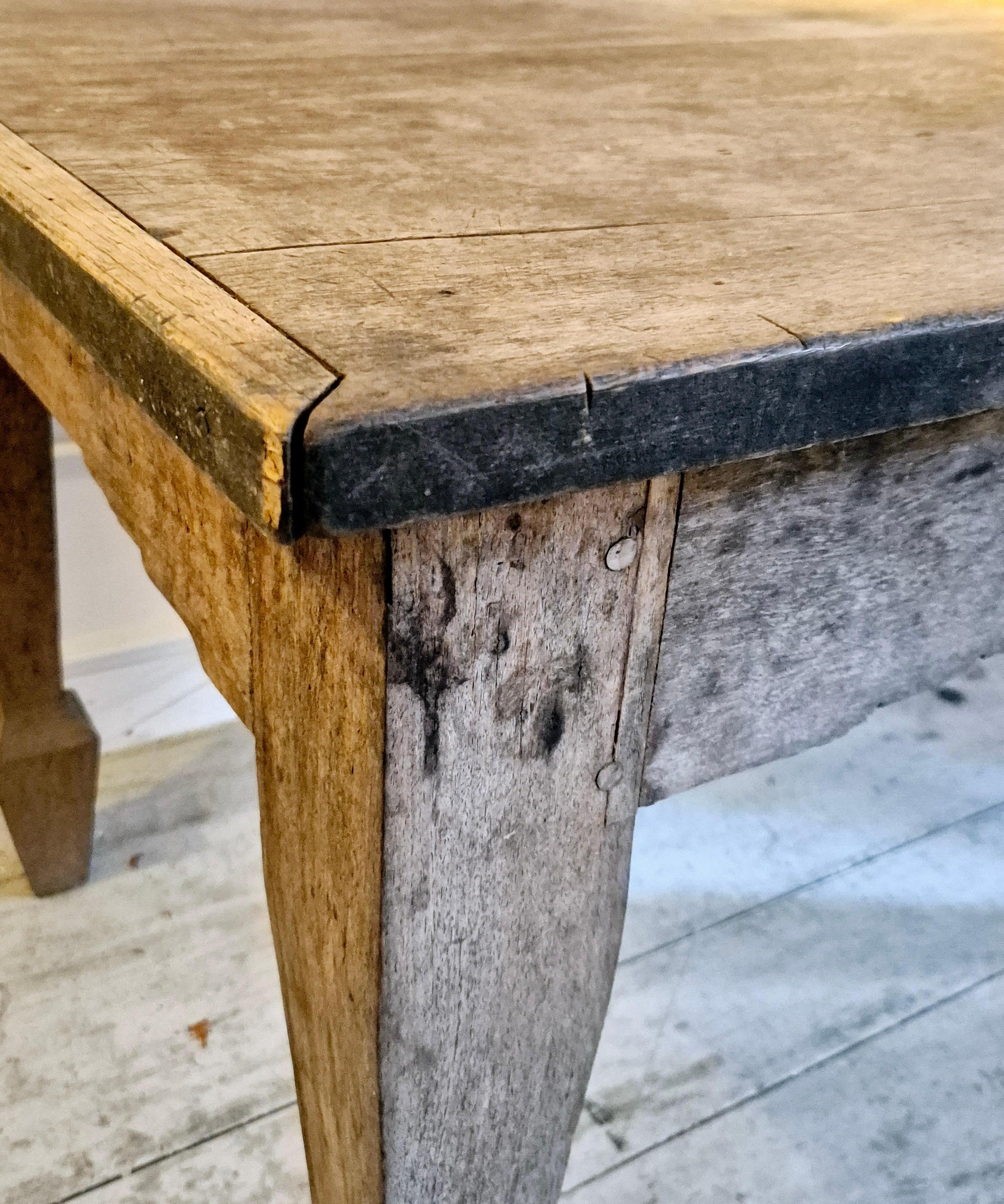 Table_handmade_in_Sweden,_late_19th_Century,_beautiful_blend_of_jugend_&_allmoge