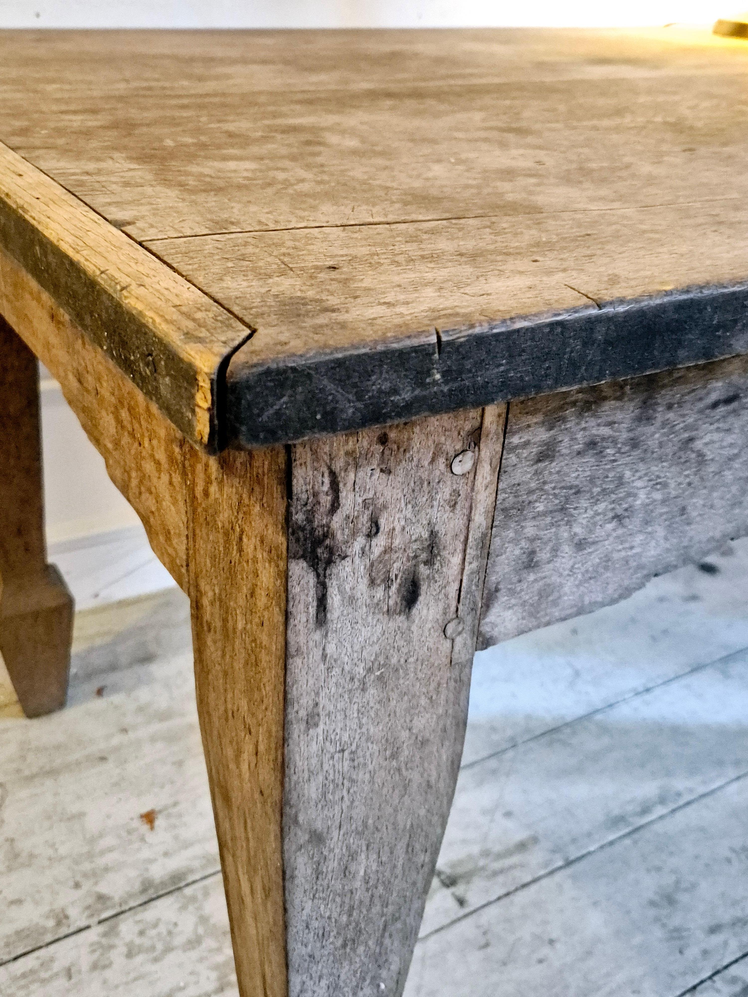 Table_handmade_in_Sweden,_late_19th_Century,_beautiful_blend_of_jugend_&_allmoge