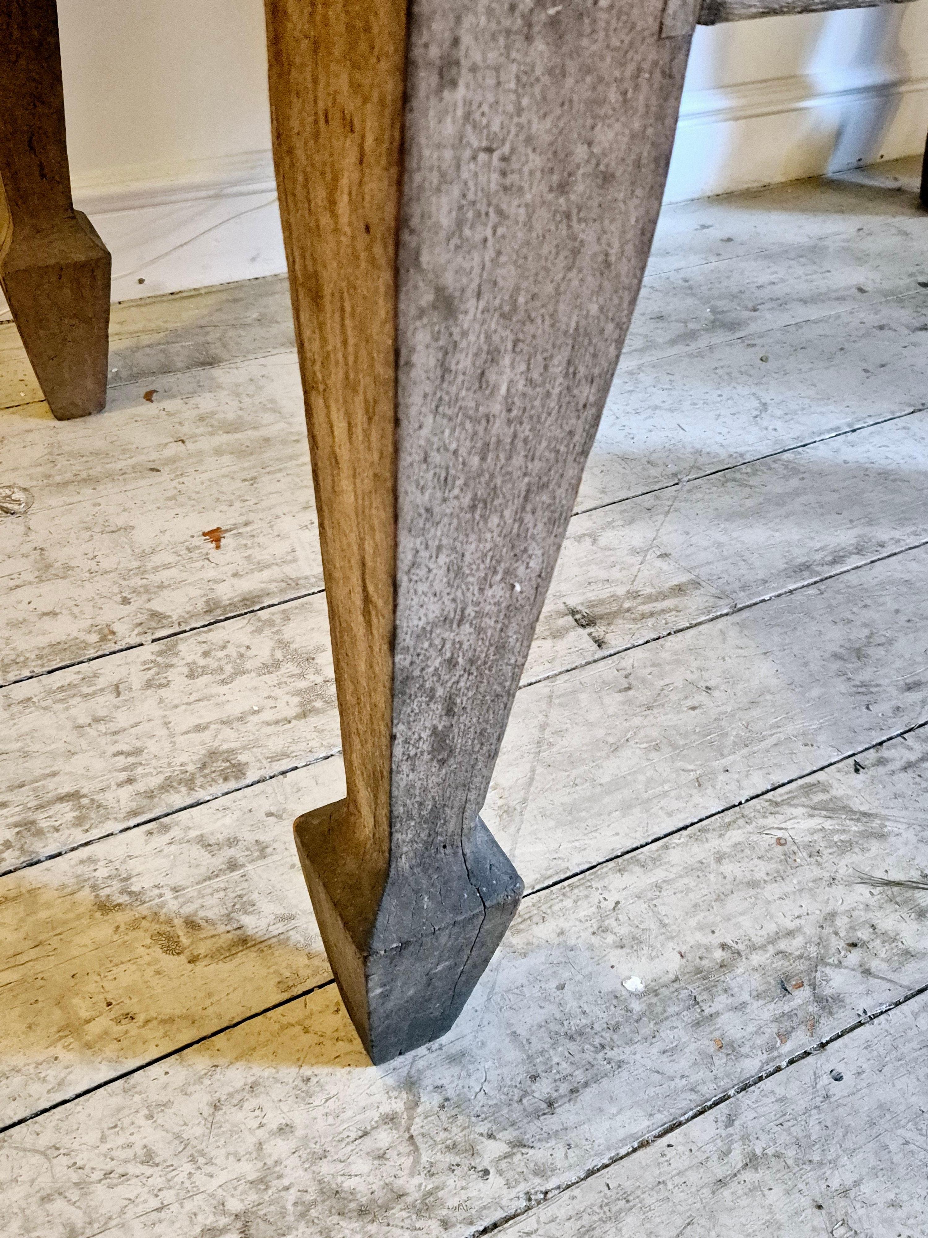 Table_handmade_in_Sweden,_late_19th_Century,_beautiful_blend_of_jugend_&_allmoge