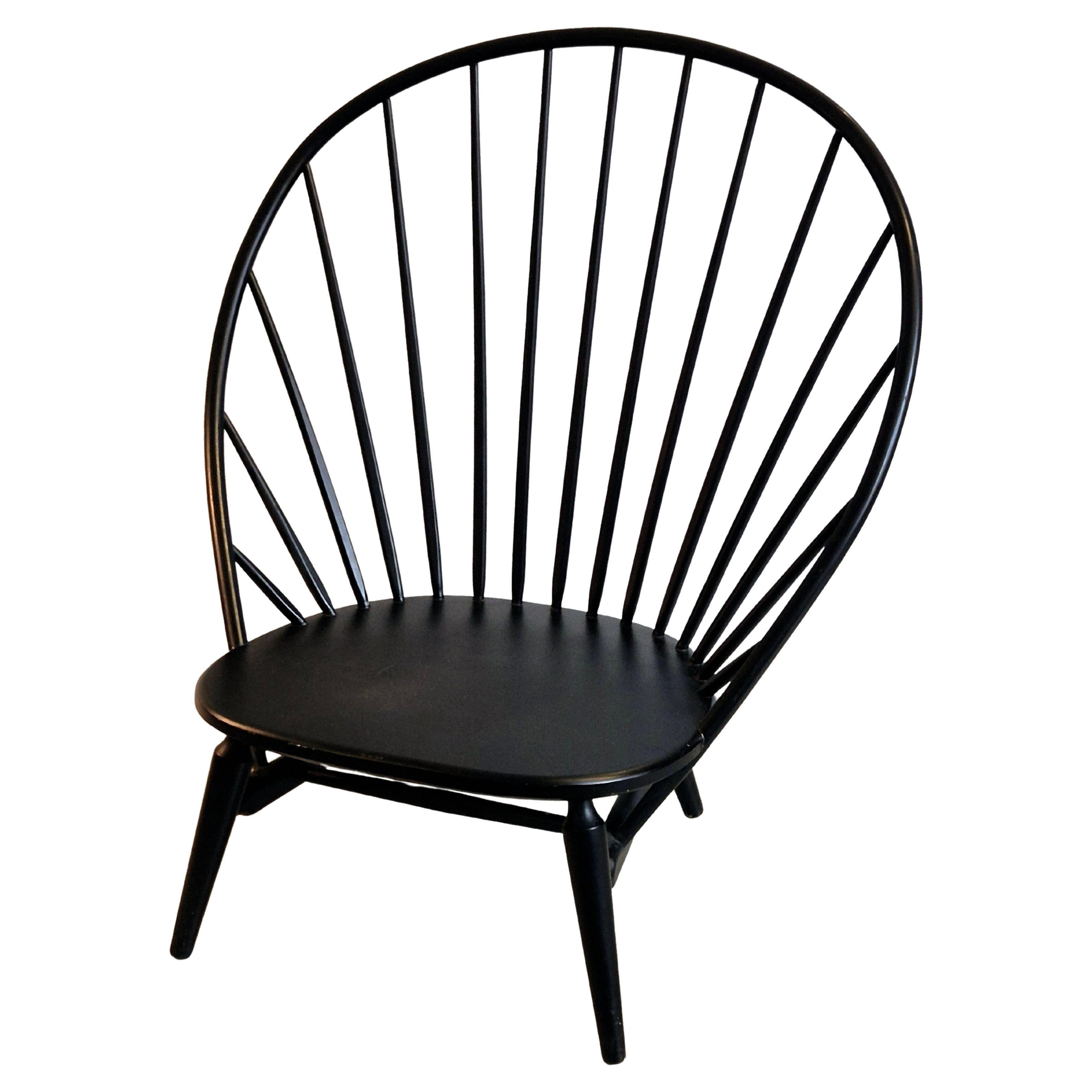 Graphic,_minimalist_chair_Arc/Bågen,_a_Scandinavian_Mid-century_Classic