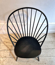 Graphic,_minimalist_chair_Arc/Bågen,_a_Scandinavian_Mid-century_Classic