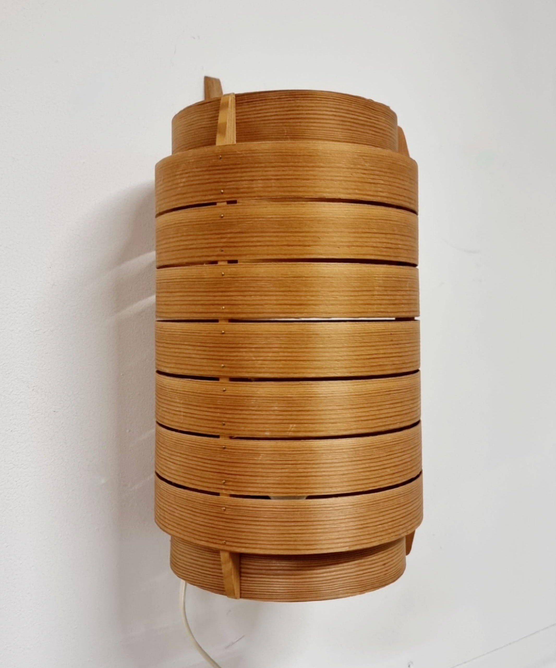 Large_Pine_Wall_Light_by_Hans-Agne_Jakobsson_for_Ellysett,_1970s,_Sweden