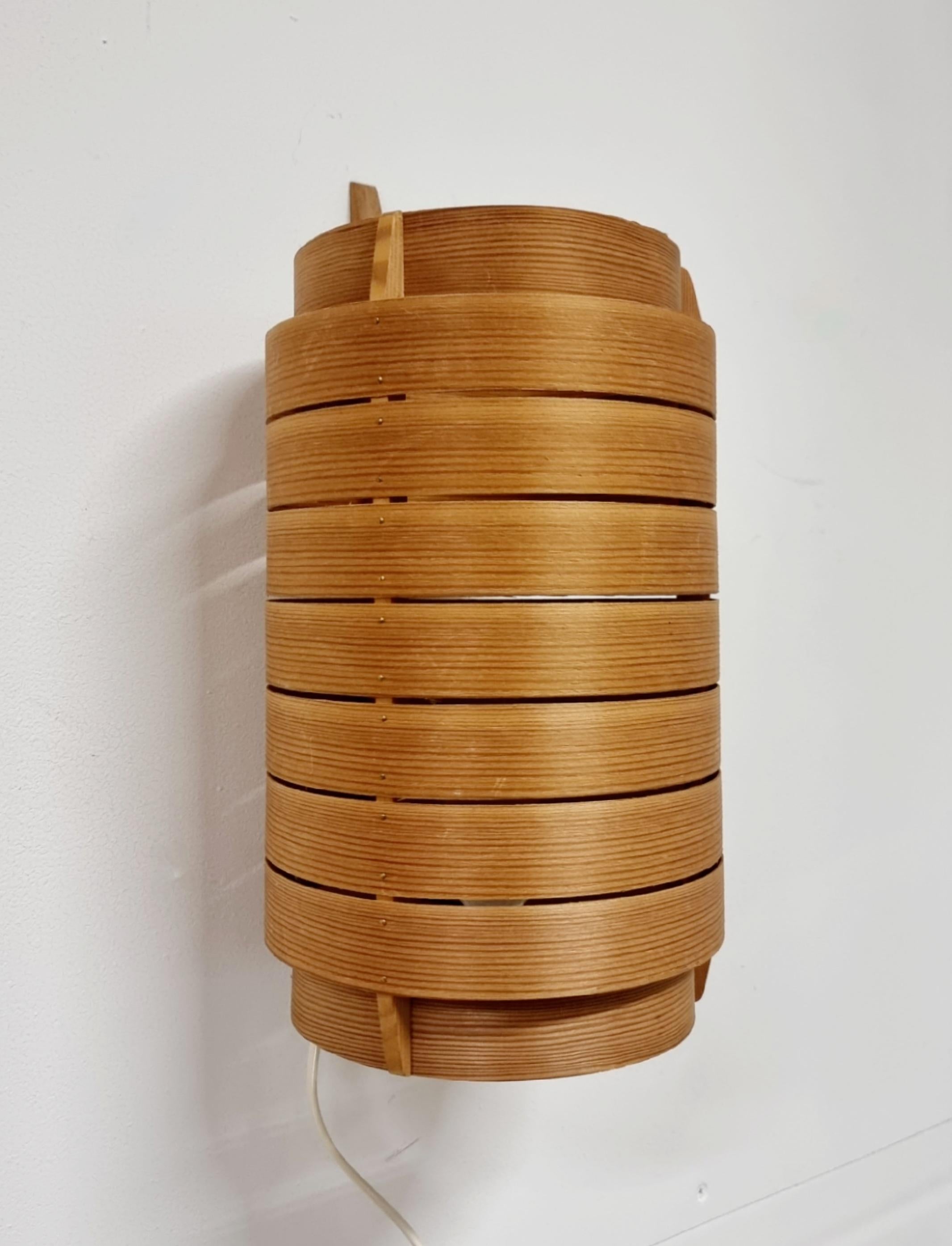 Large_Pine_Wall_Light_by_Hans-Agne_Jakobsson_for_Ellysett,_1970s,_Sweden