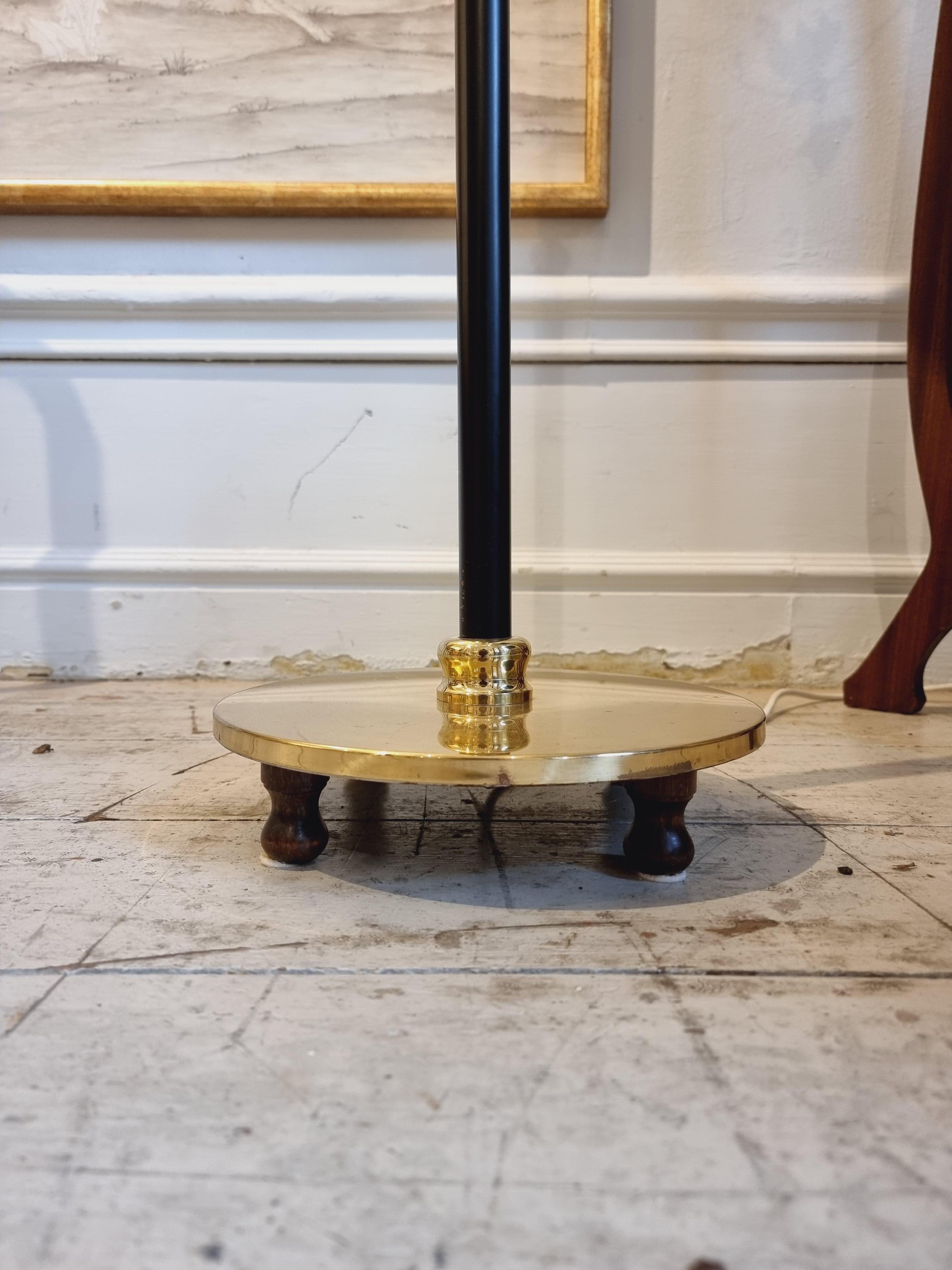 Josef_Frank,_Floor_lamp_model_2564,_for_Svenskt_Tenn,_Sweden,_1950s._Nice_patina