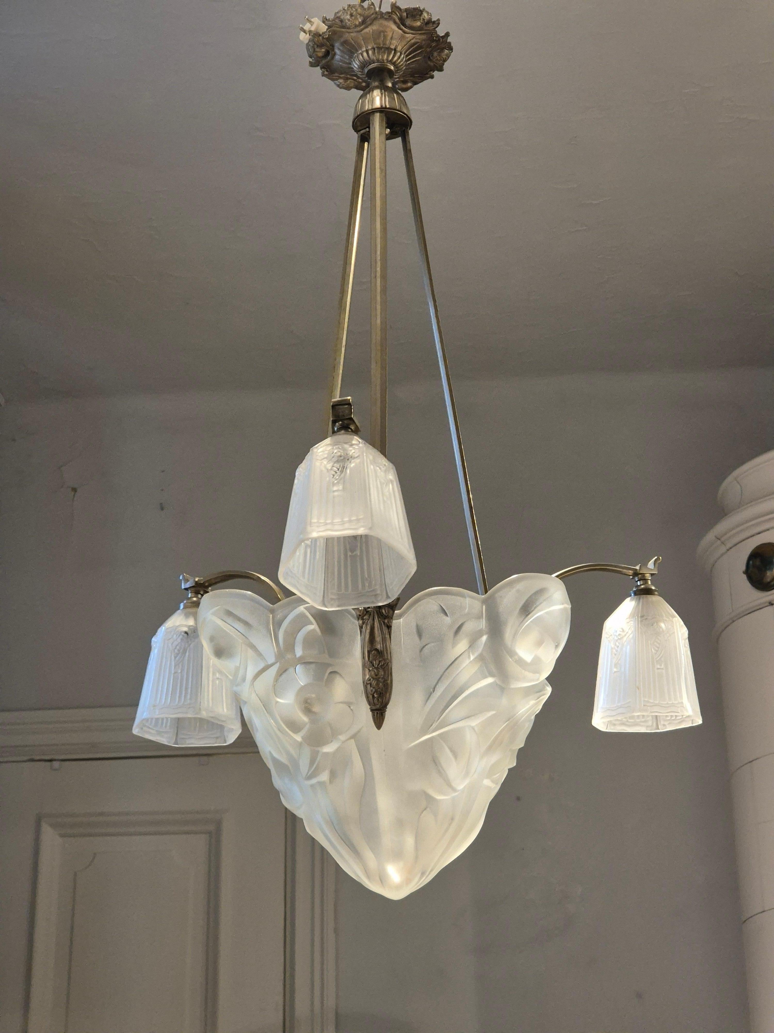Degué,_chandelier,_France_1930s_/_Art_Deco