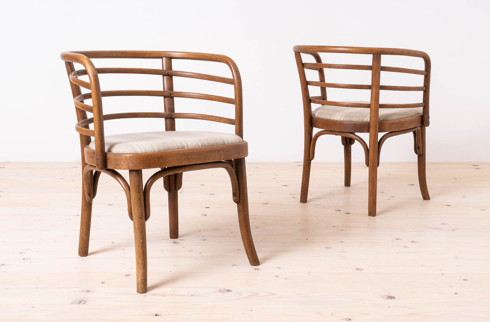 Set_of_2_Thonet_Armchairs,_Model_B246,_1930s,_Restored_&_Reupholstered