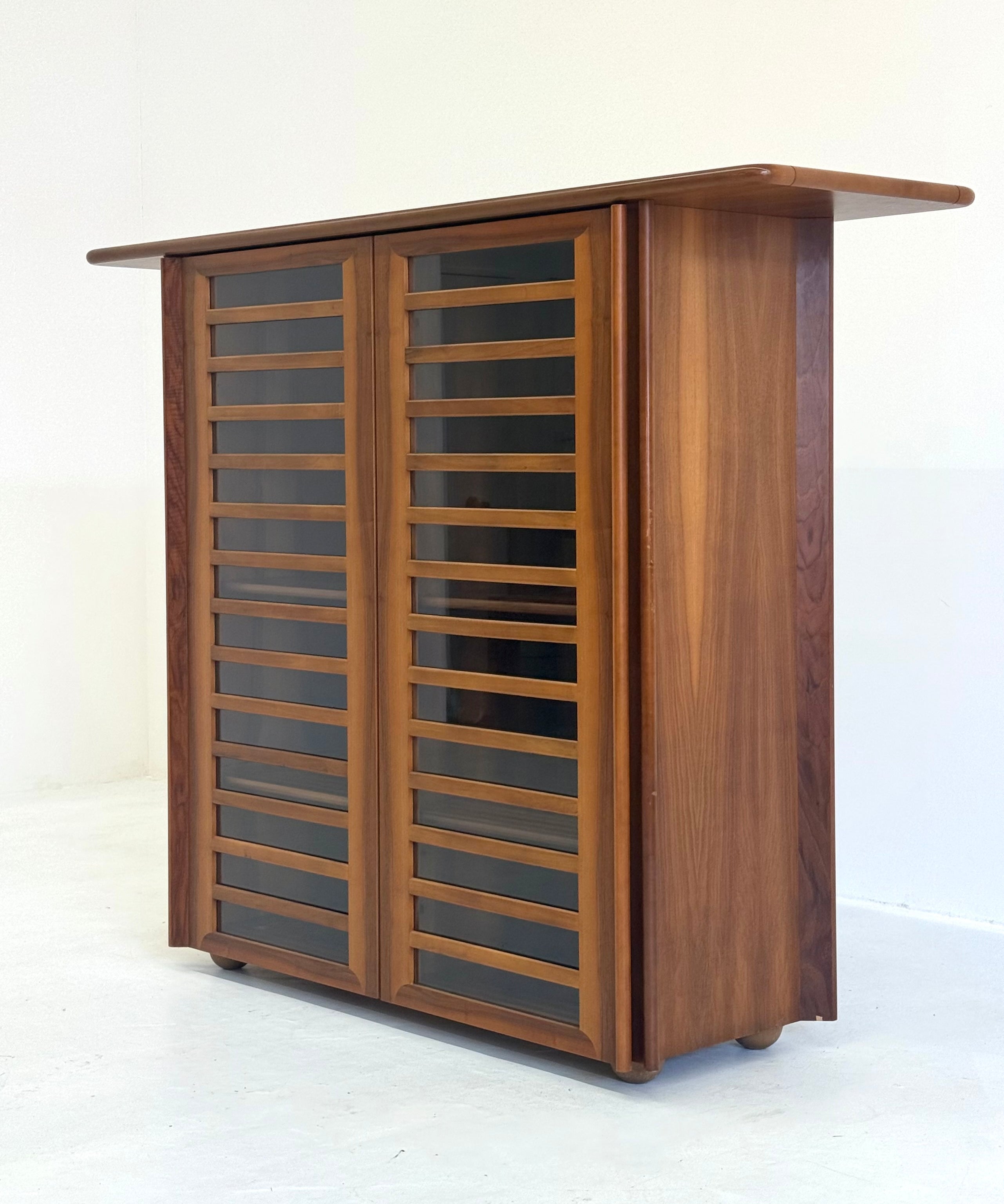 High_Italian_vintage_sideboard_with_walnut_wood_and_glass
