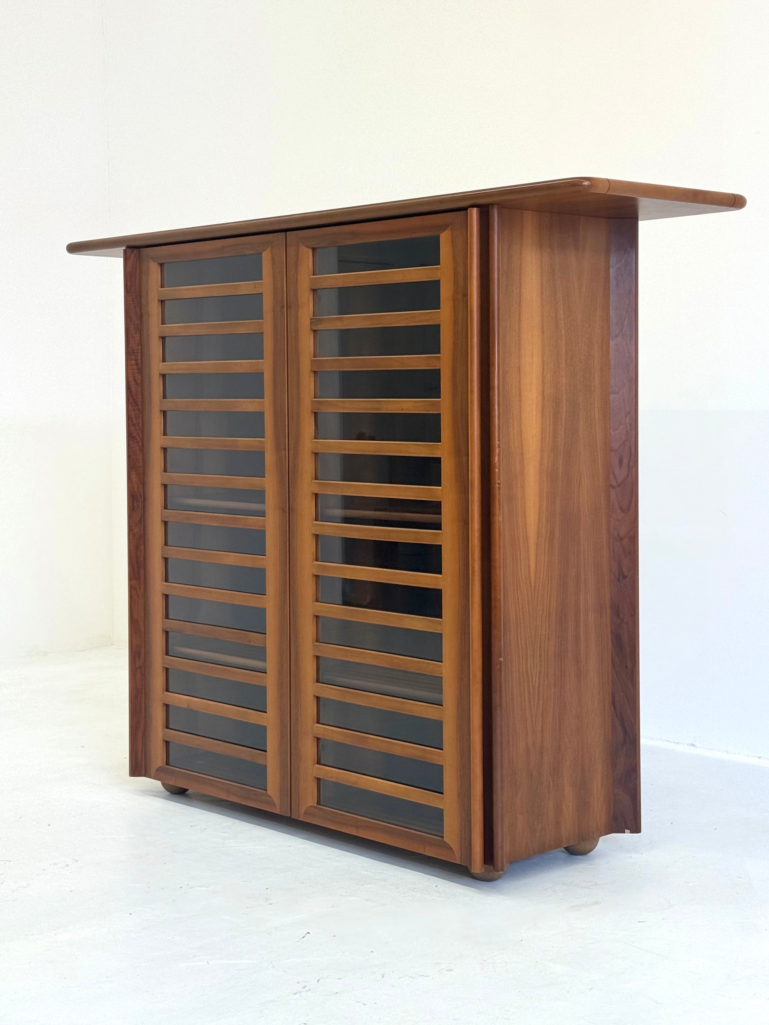 High_Italian_vintage_sideboard_with_walnut_wood_and_glass