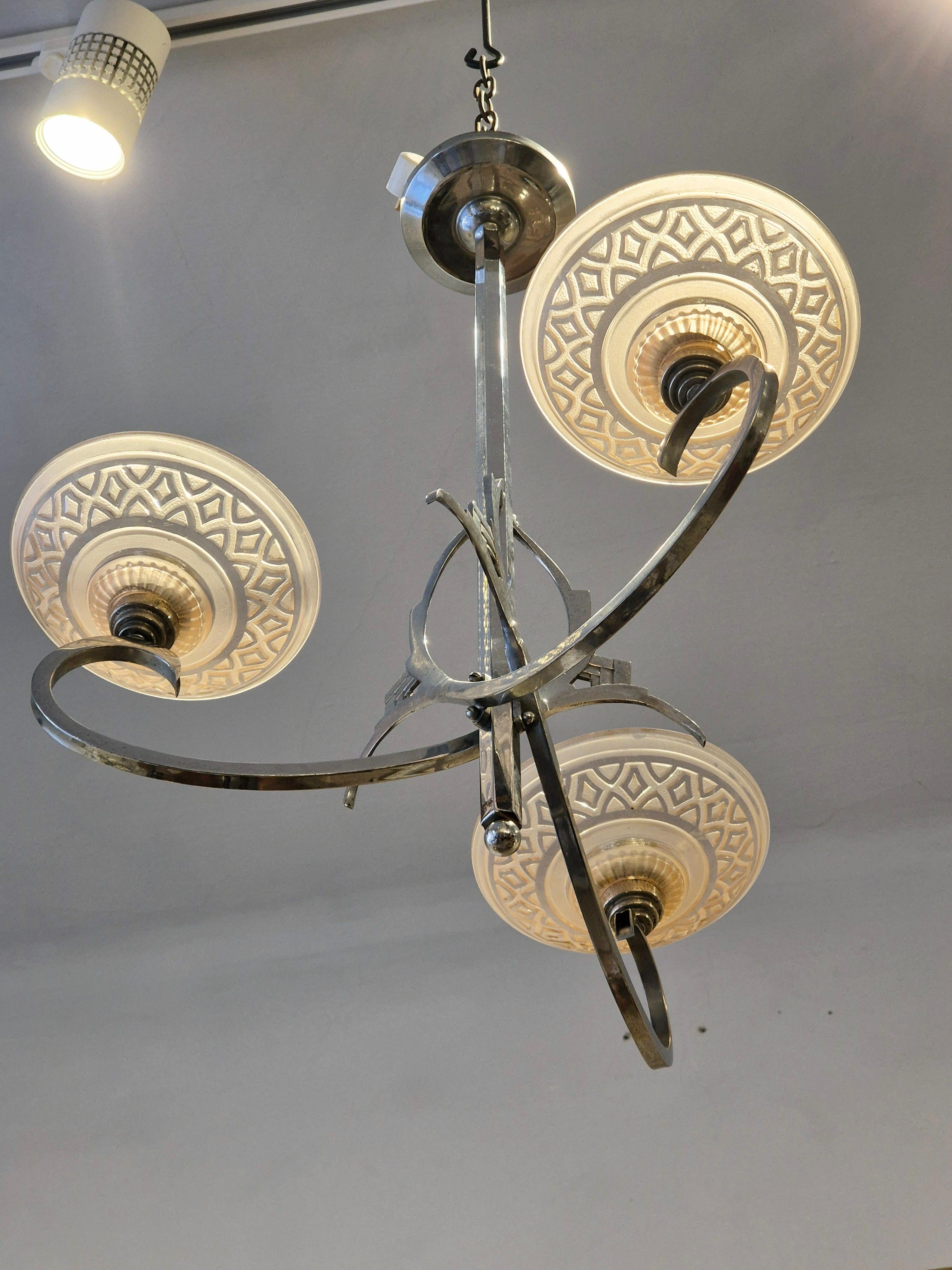 Art_Deco_Chandelier_from_1920s,_France