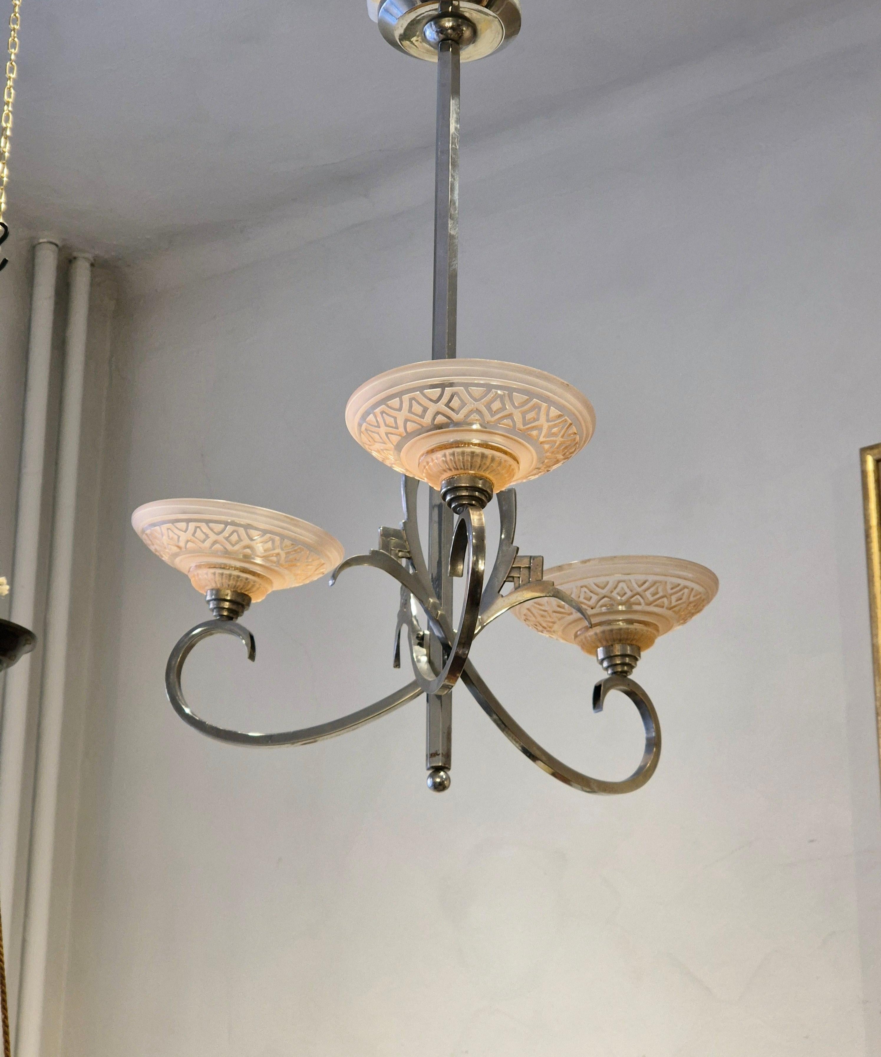 Art_Deco_Chandelier_from_1920s,_France