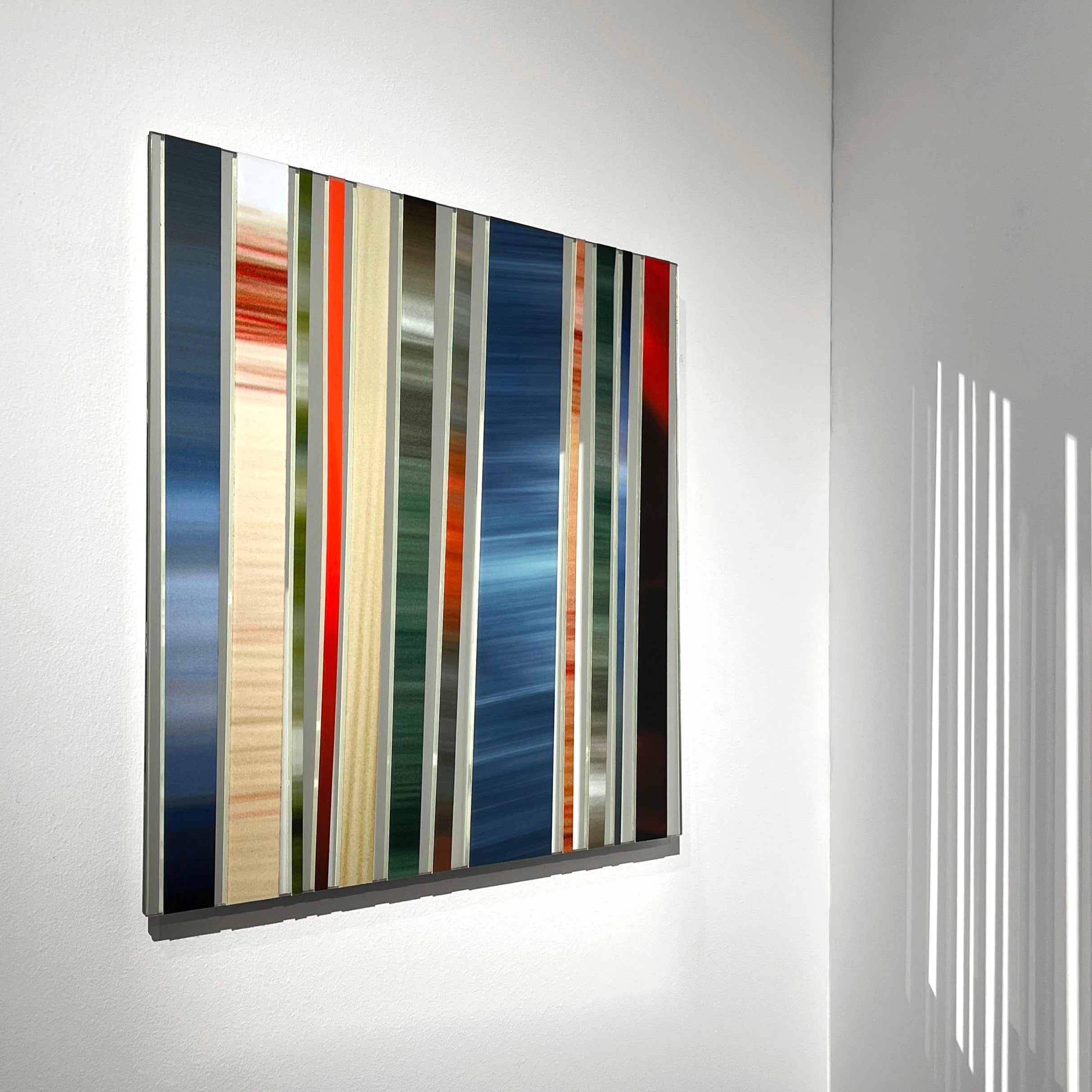 Mirror_with_photograph_stips