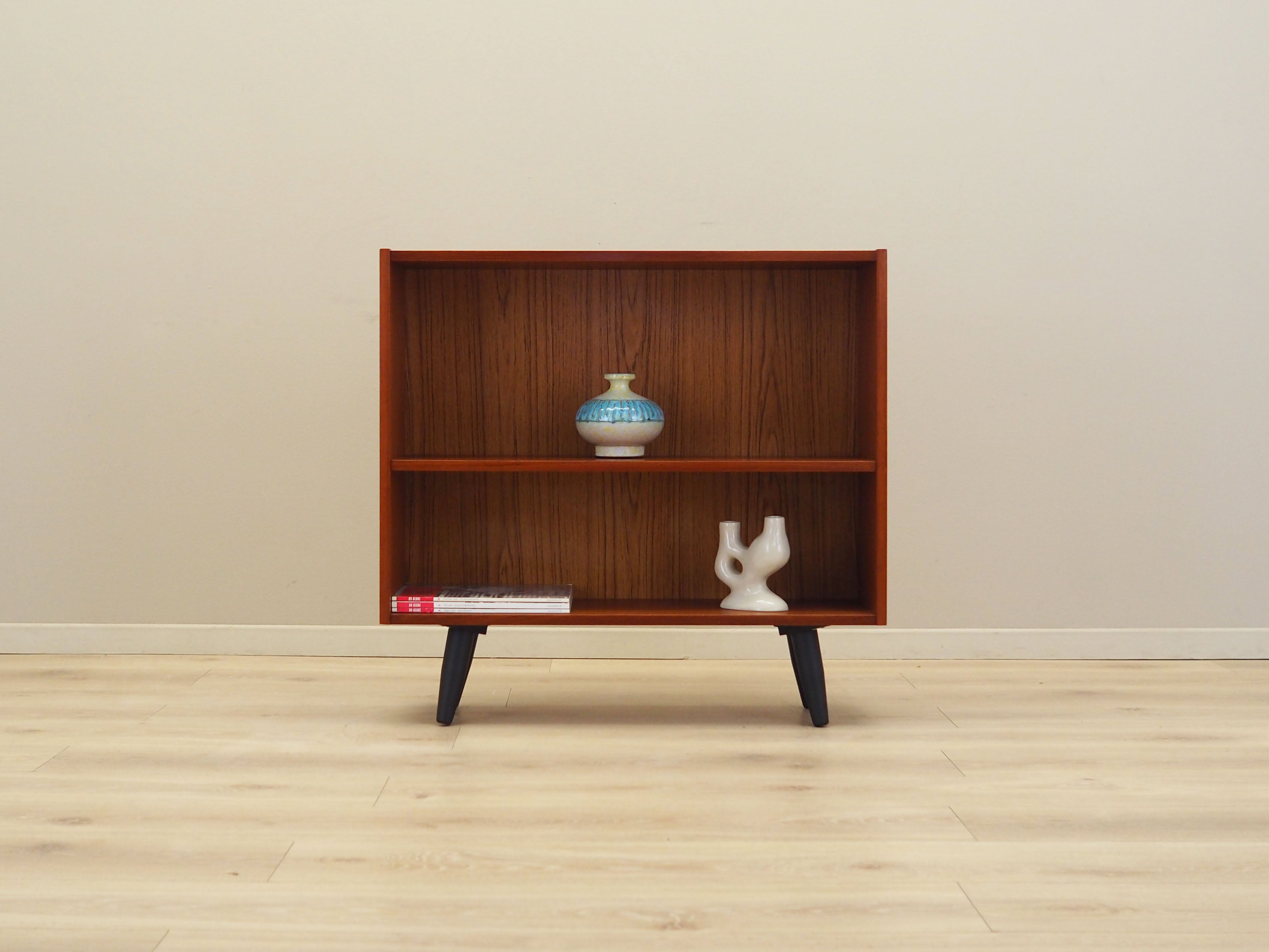 Teak_bookcase,_Danish_design,_1970s,_production:_Denmark