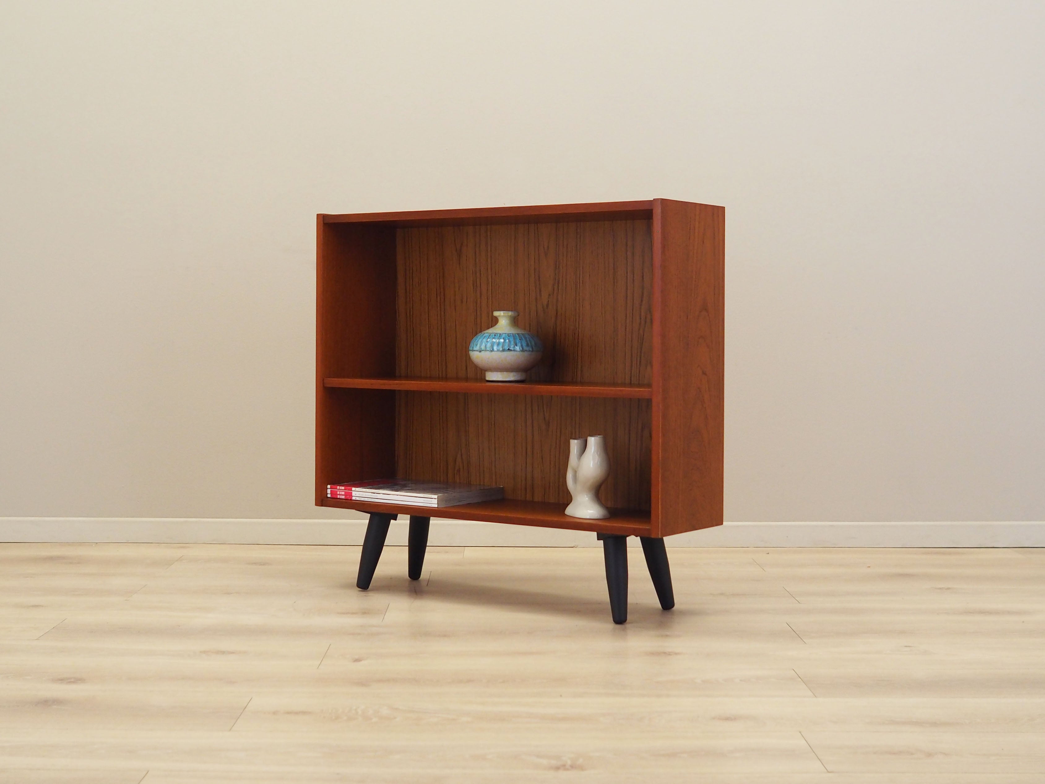 Teak_bookcase,_Danish_design,_1970s,_production:_Denmark