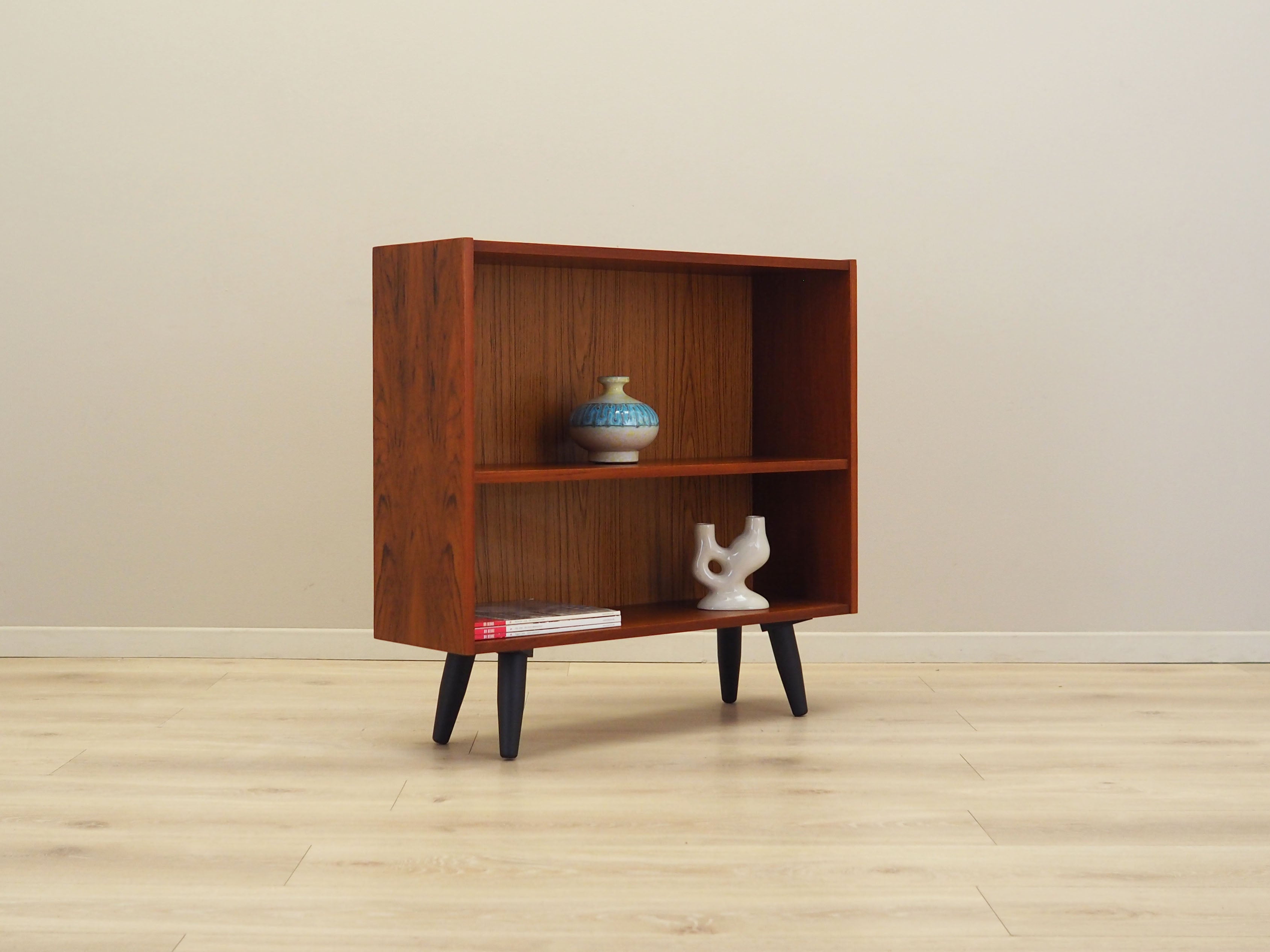 Teak_bookcase,_Danish_design,_1970s,_production:_Denmark