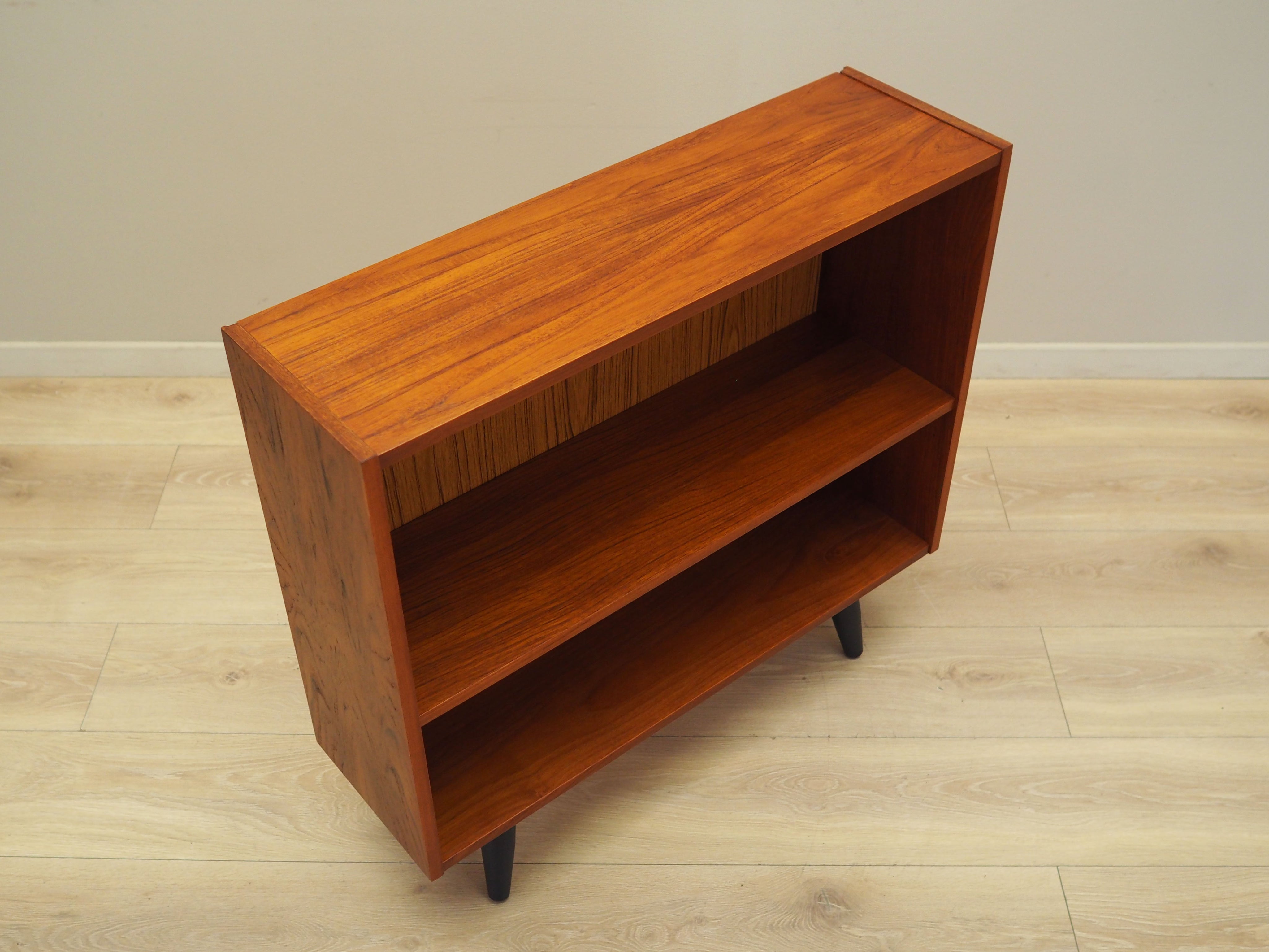 Teak_bookcase,_Danish_design,_1970s,_production:_Denmark