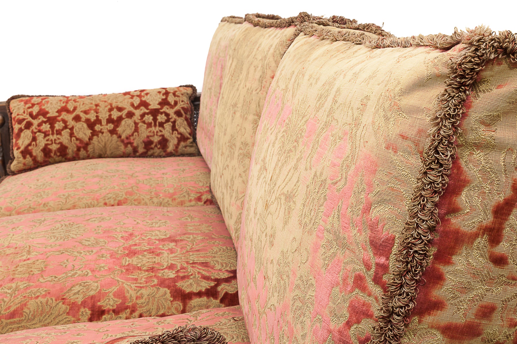 Set_of_Sofa_and_Armchair_from_Renaissance_in_Walnut_from_19th_century