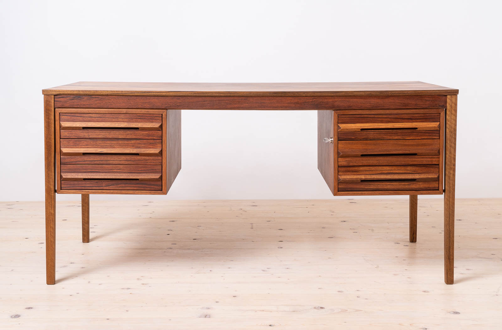 Mid-Century_Modern_Desk,_Norway,_1960s,_Torbjørn_Afdal