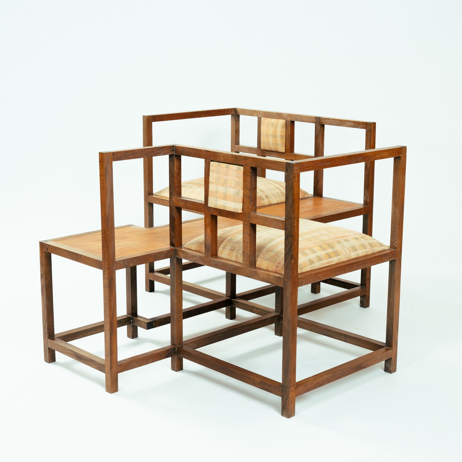 Tete_a_Tete_vis-a-vis_Conversation_Sofa_inspired_by_Rennie_Mackingtosh,_The_Netherlands,_1987
