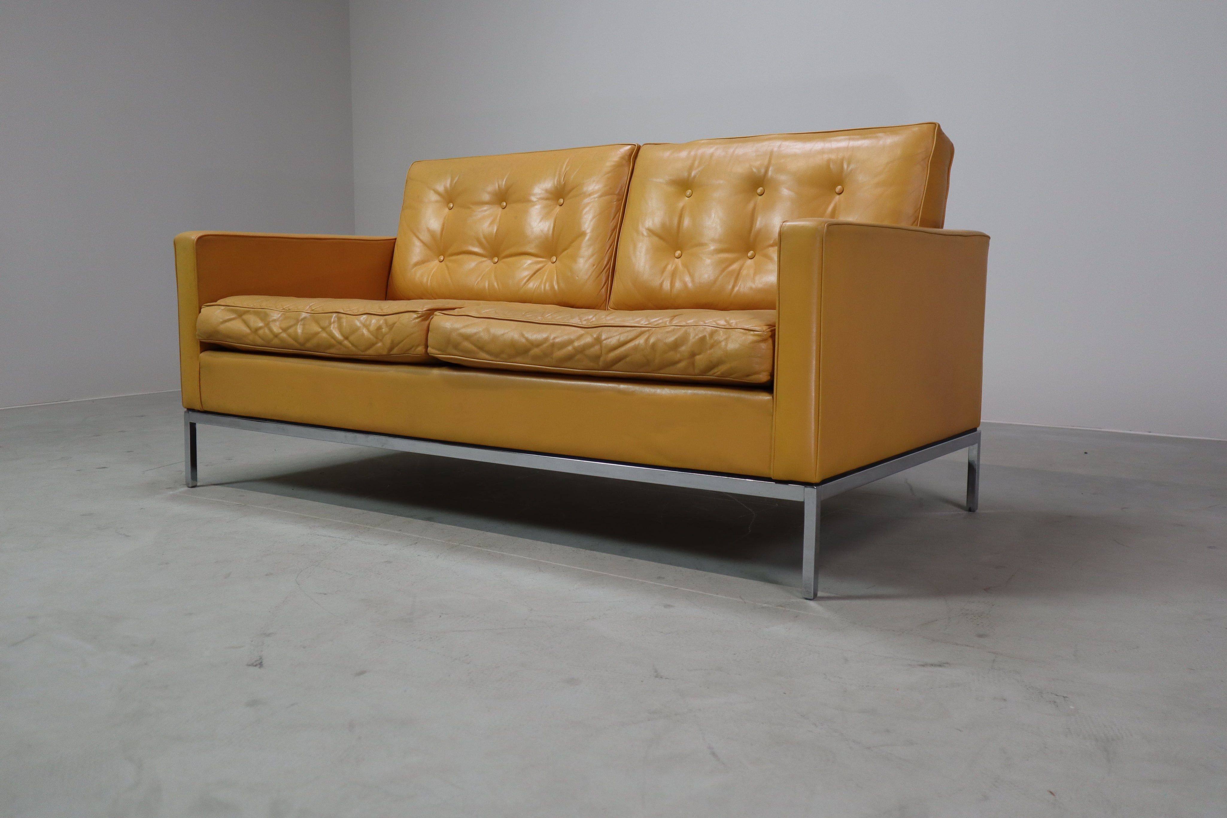 Florence_Knoll_two-seater_sofa_in_mustard_yellow_leather,_1970