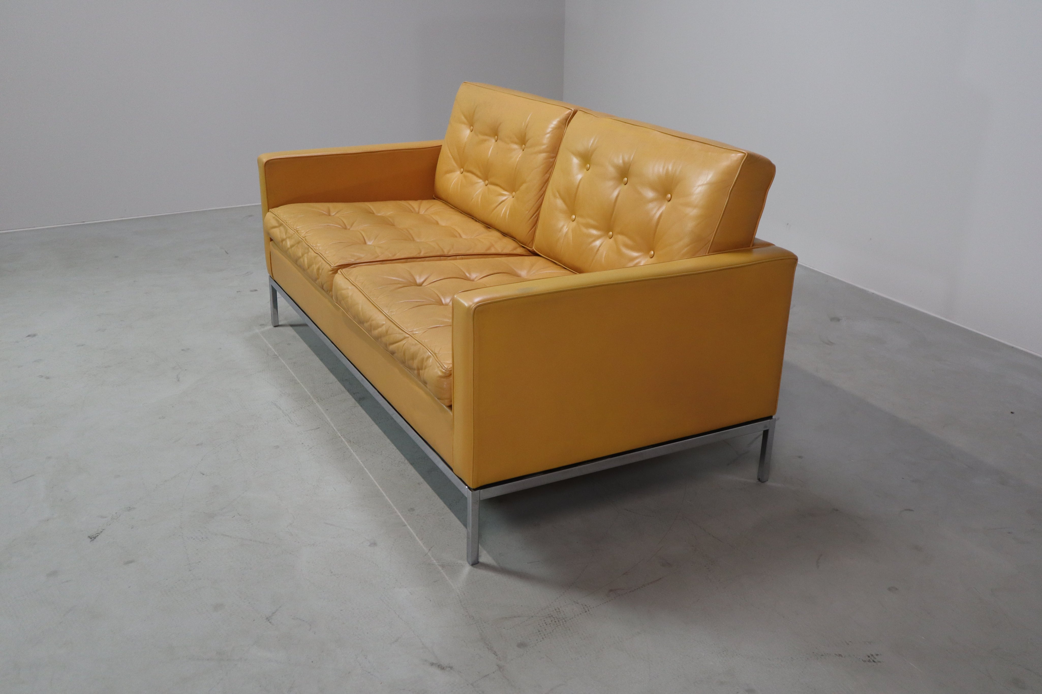 Florence_Knoll_two-seater_sofa_in_mustard_yellow_leather,_1970