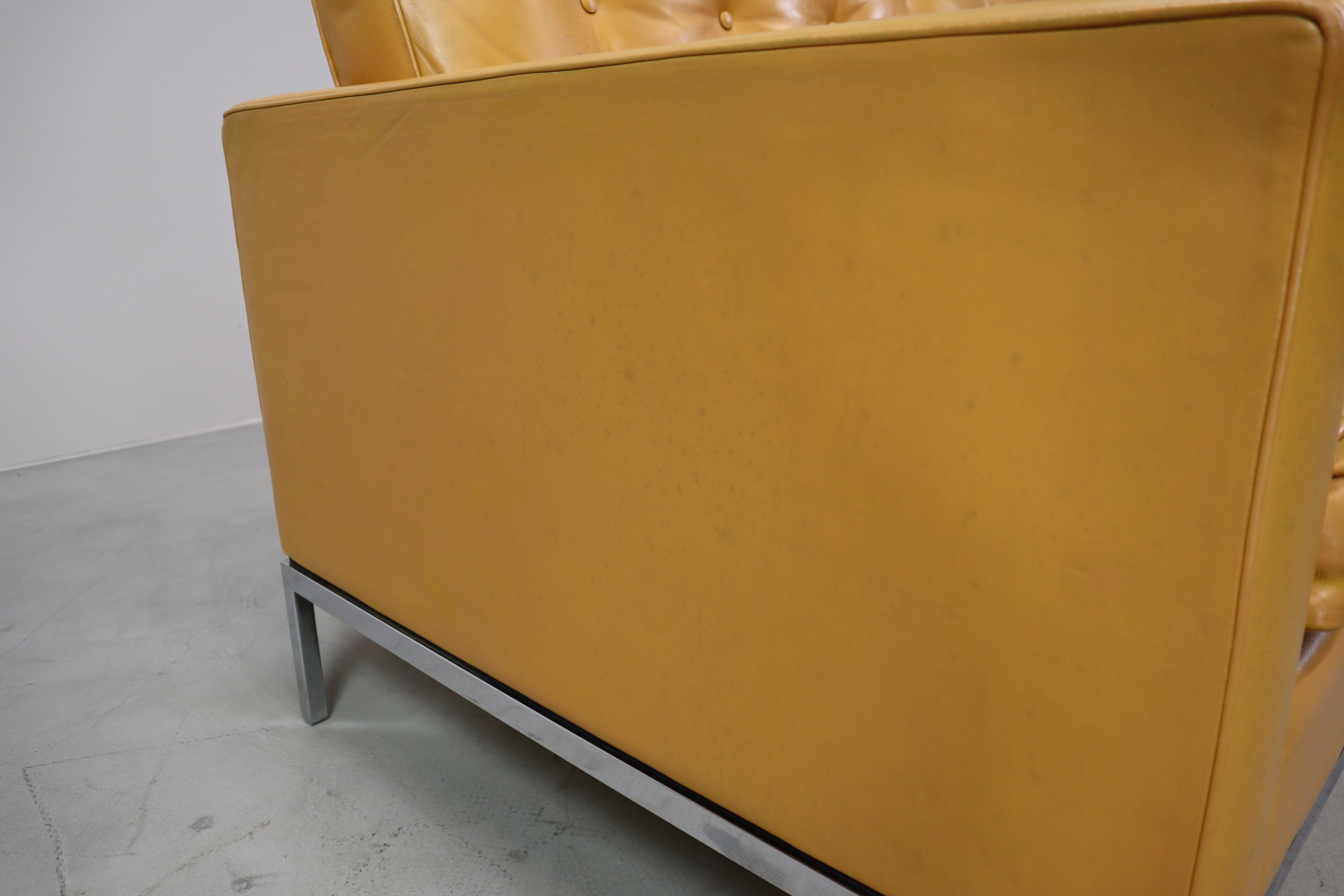 Florence_Knoll_two-seater_sofa_in_mustard_yellow_leather,_1970
